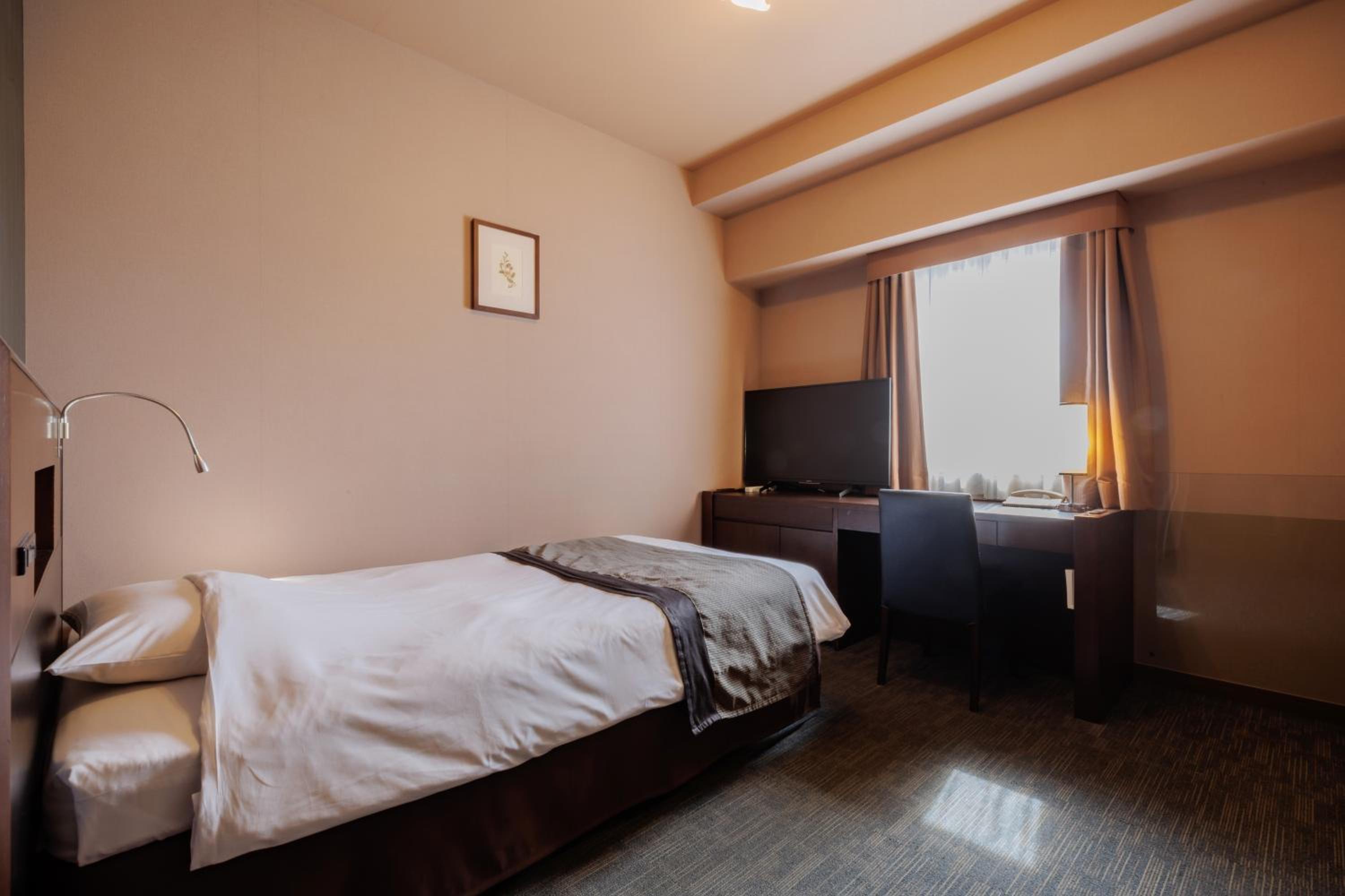 Double Room - Non-Smoking  - Photo 8