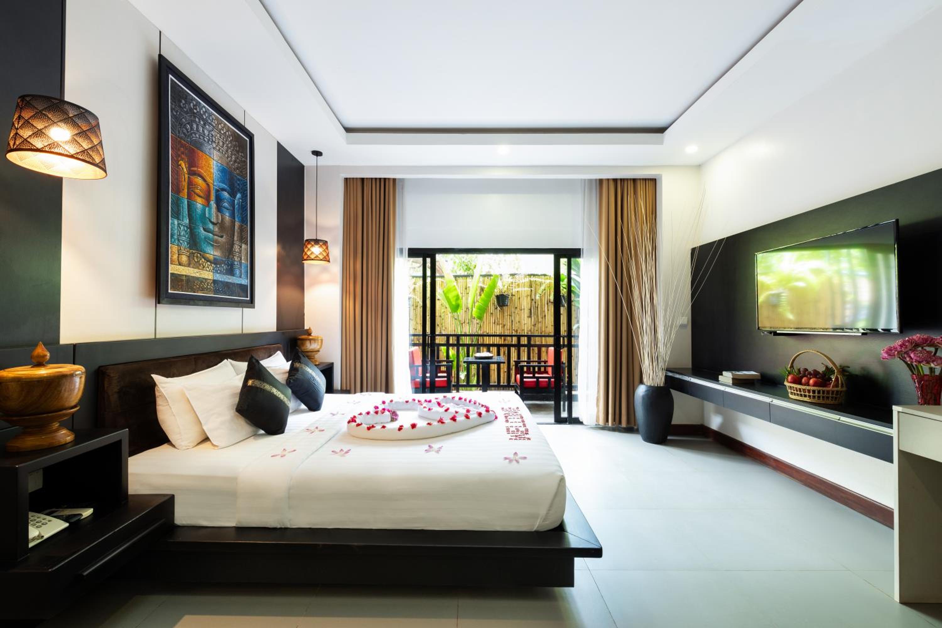 Deluxe Double Room - Photo 11