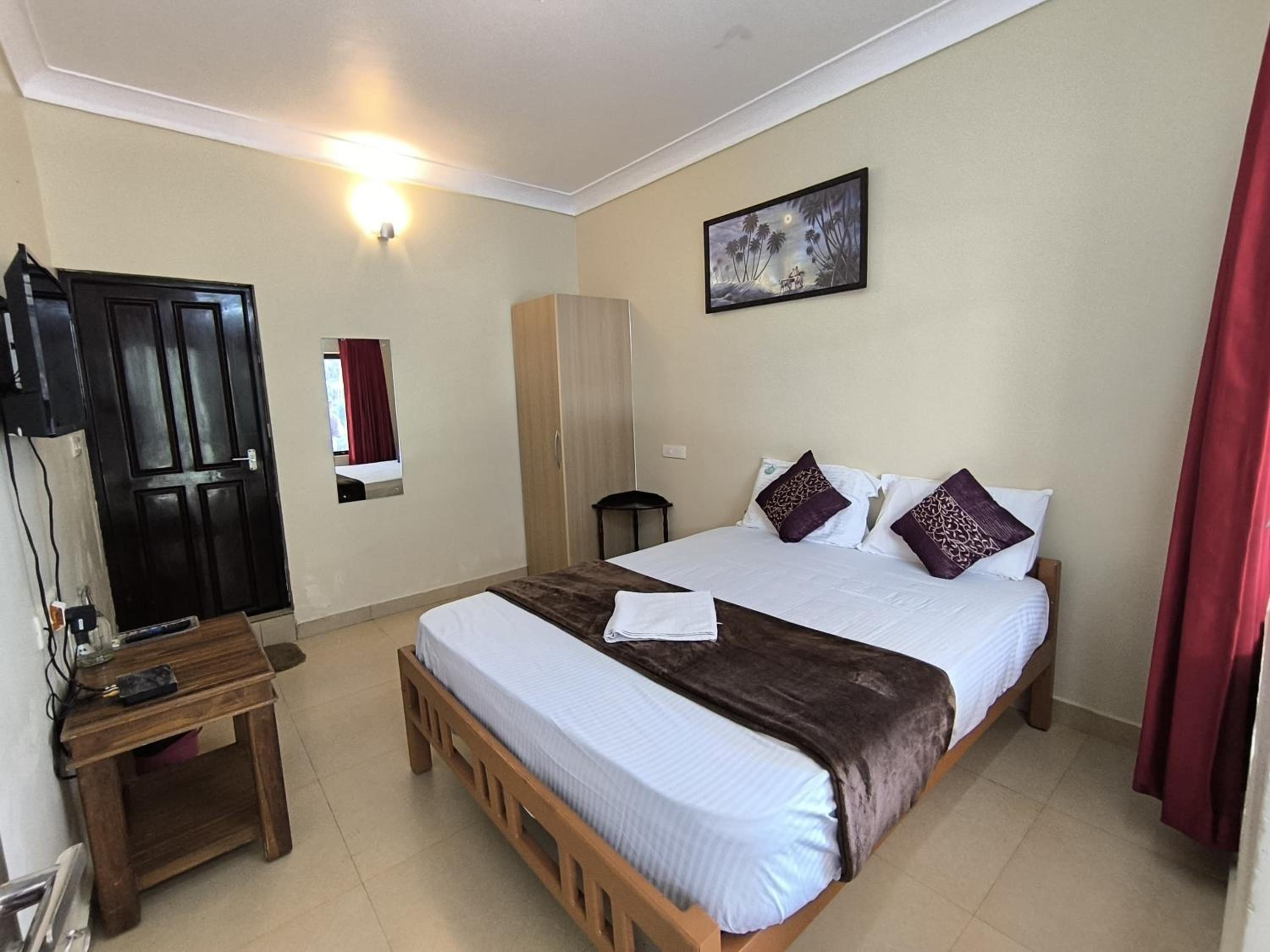 Deluxe Double Room with Balcony photo 3