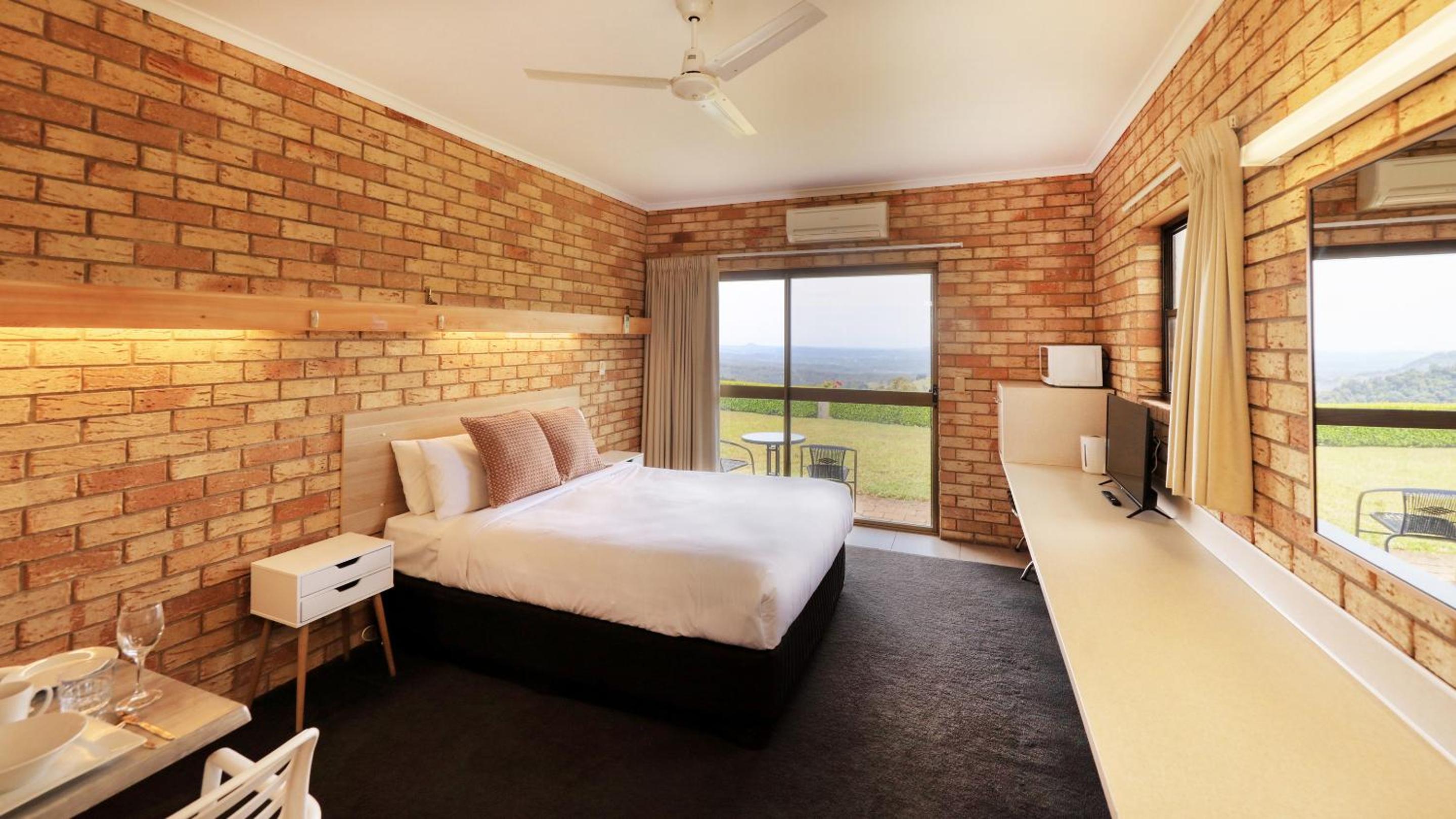 Double Room with Mountain View - Photo 1
