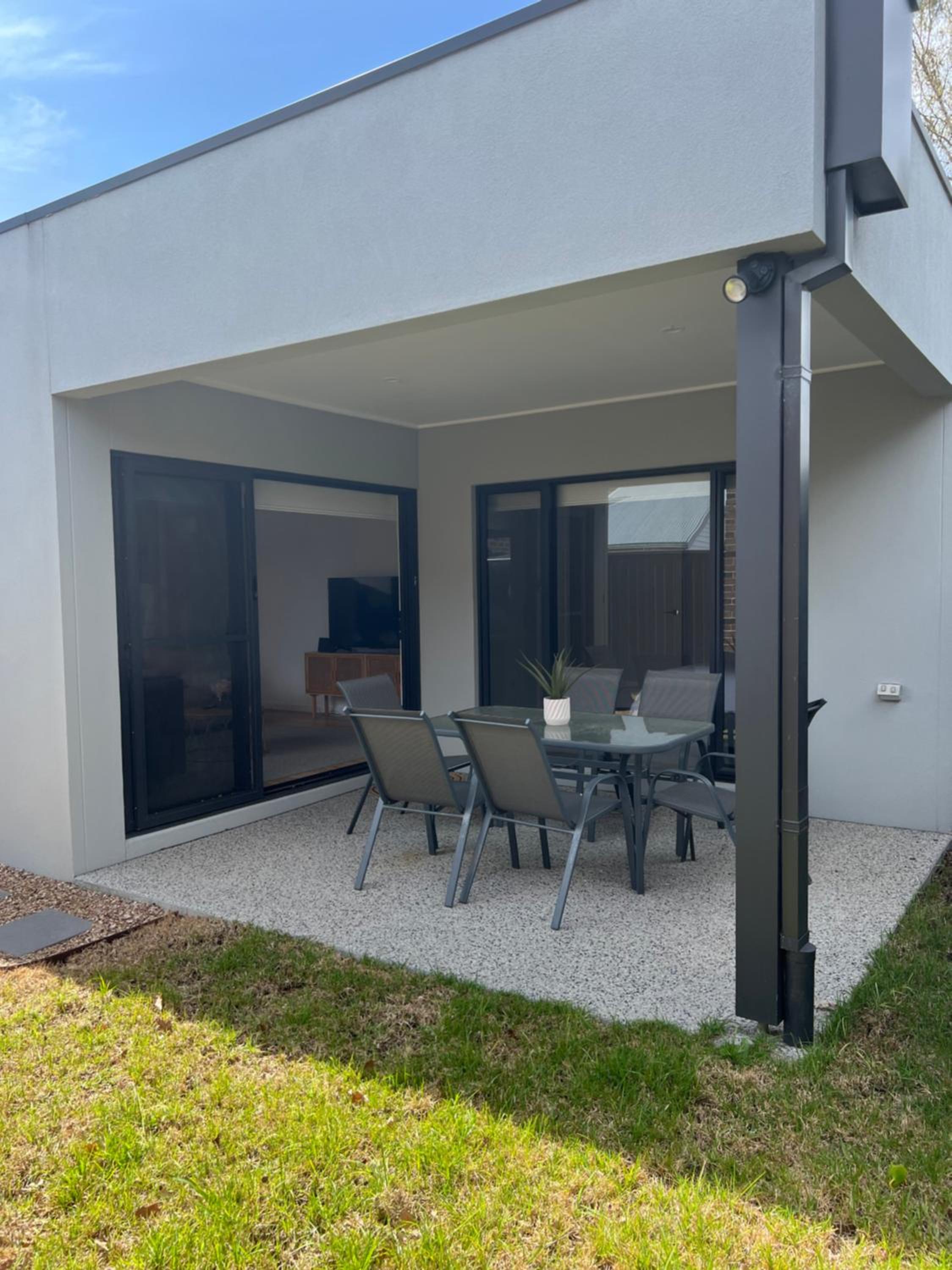 Three-Bedroom House photo 2