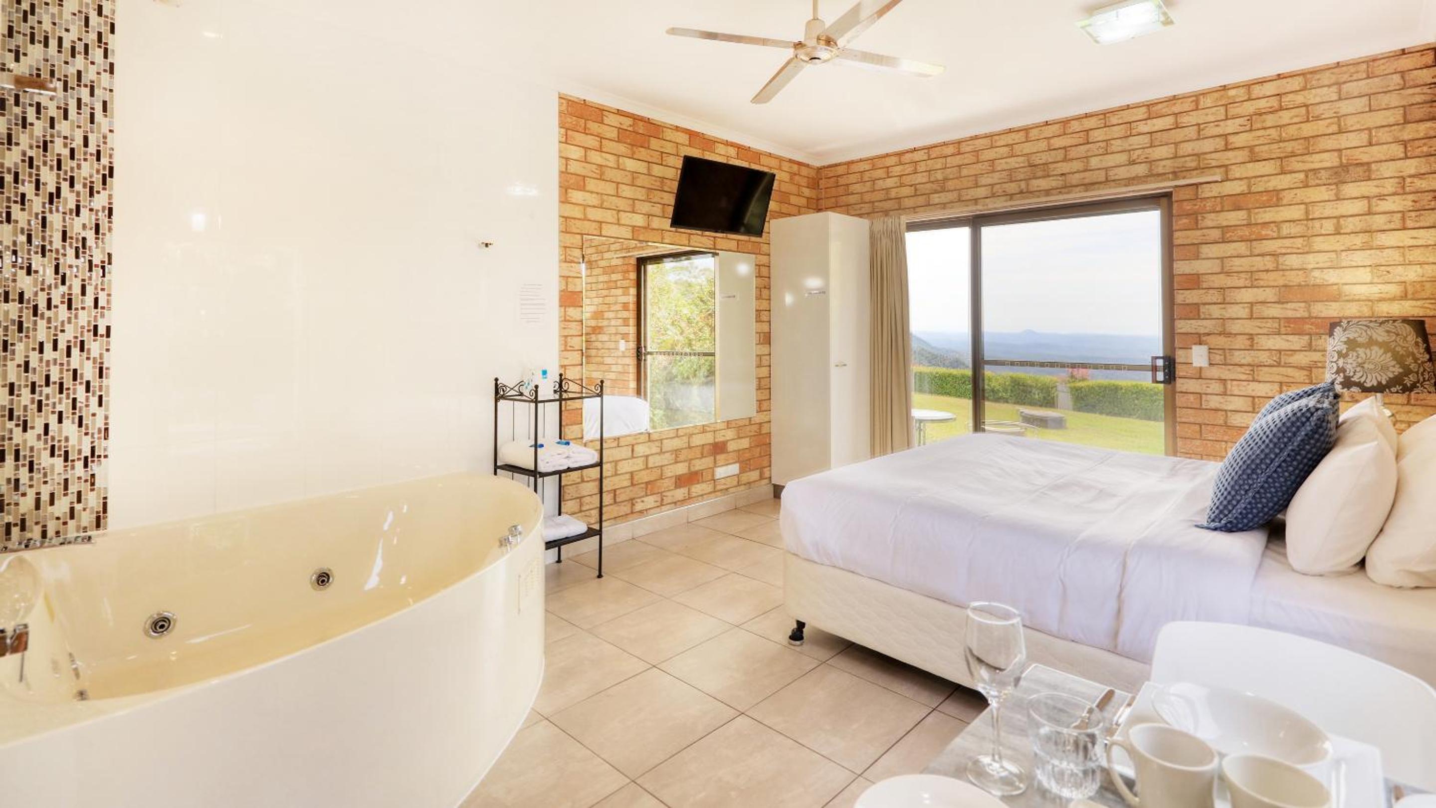 King Room with Spa Bath - Photo 1