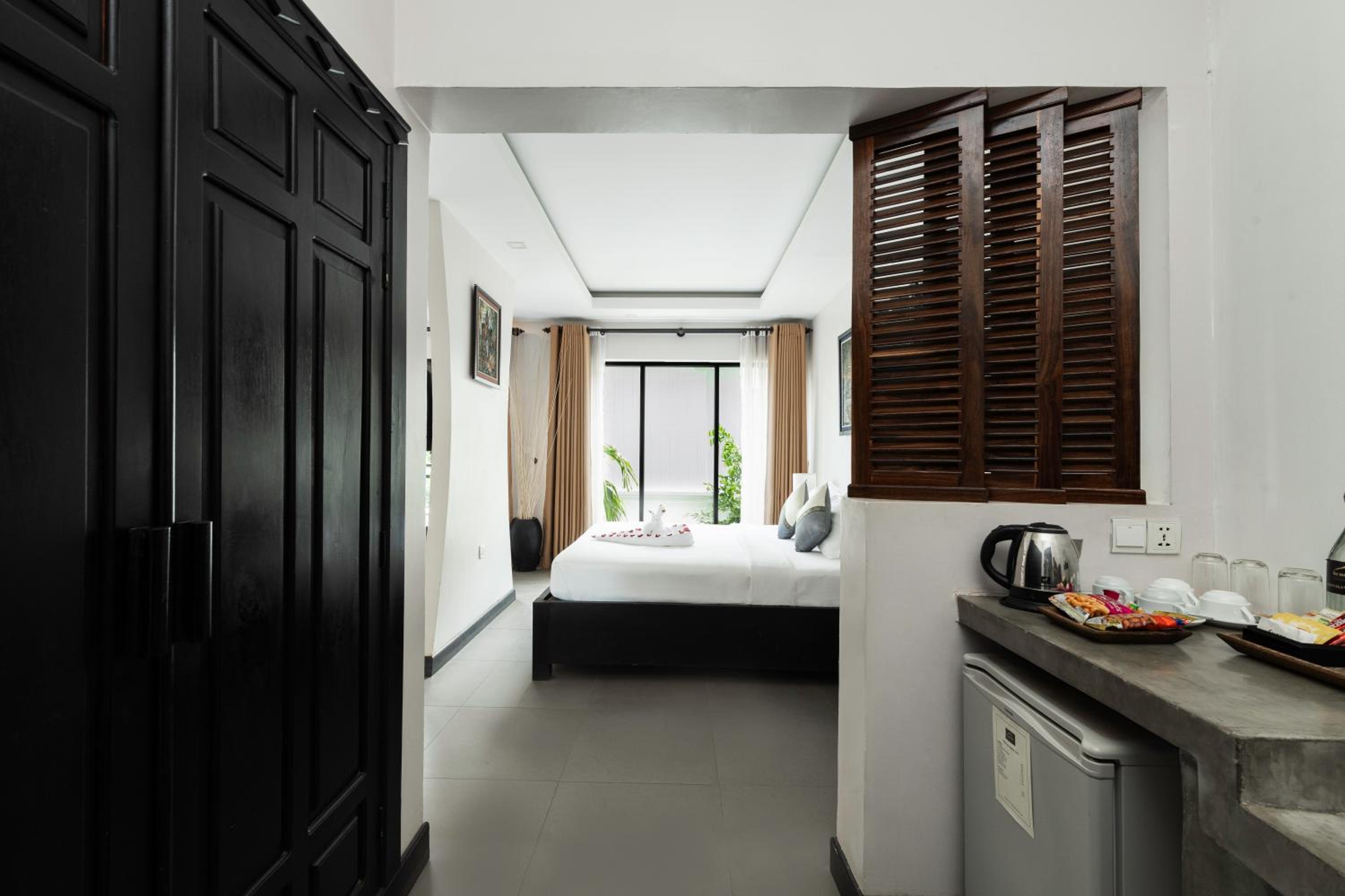 Deluxe Family Room  - Photo 8