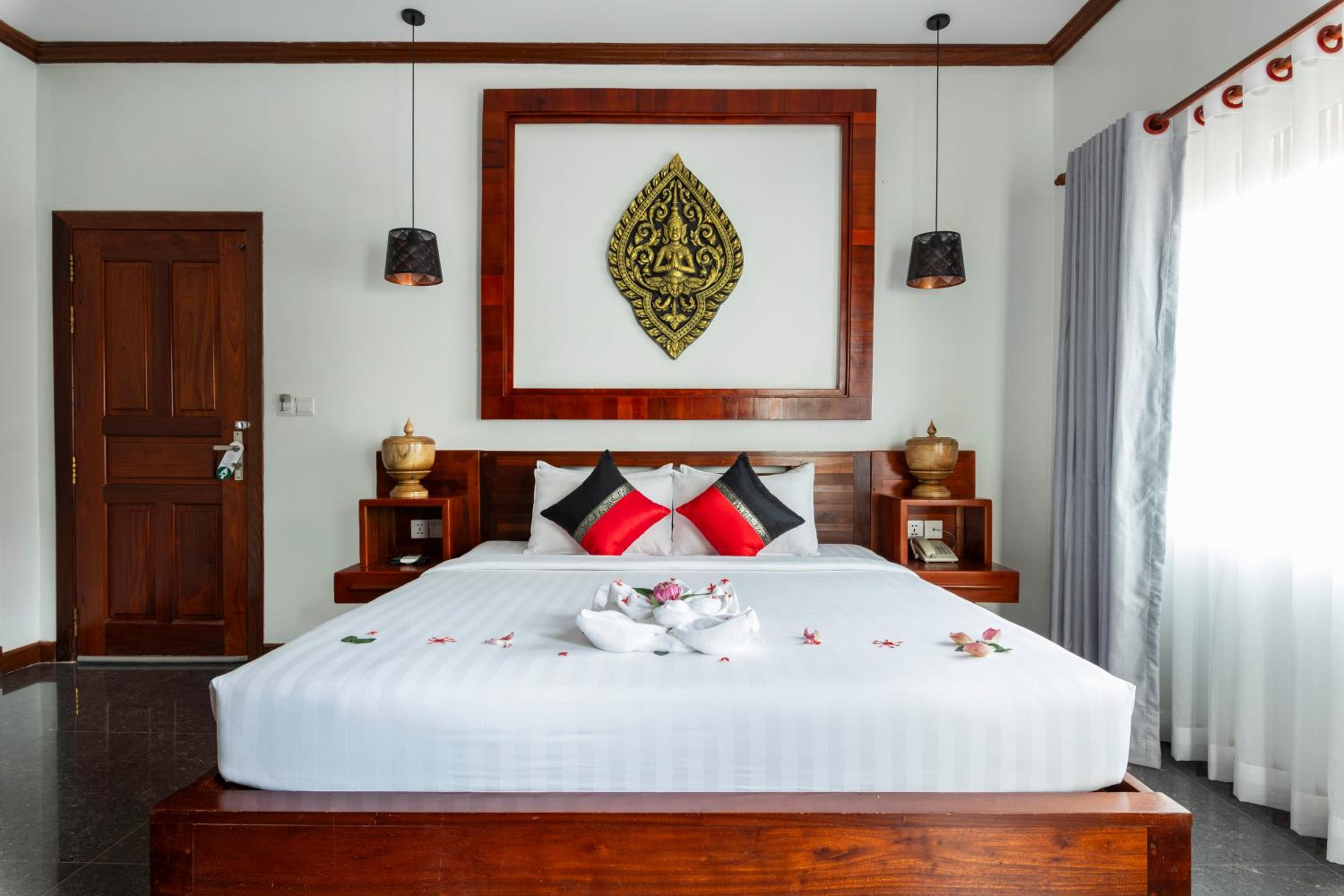 Deluxe Double Room - Photo 9