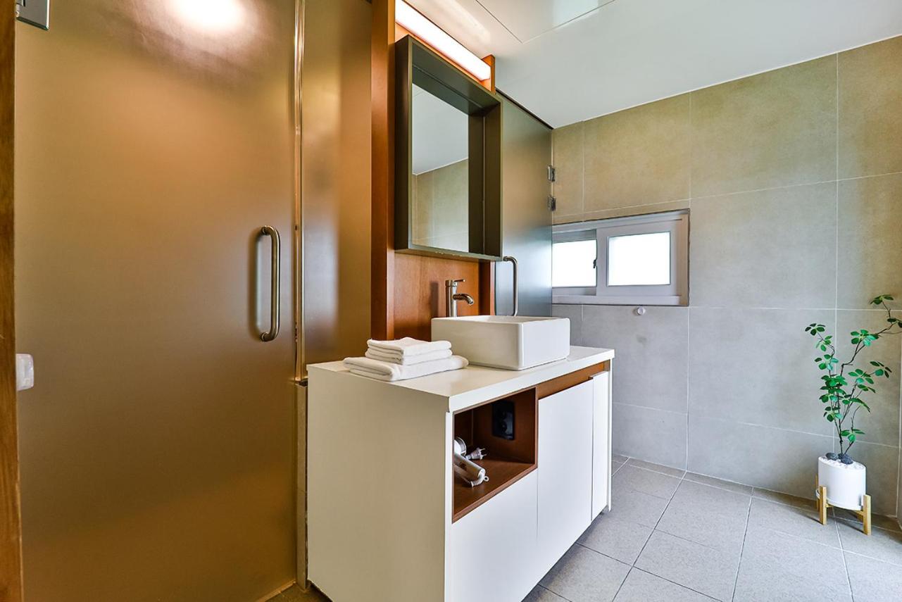 Business Suite - Photo 4