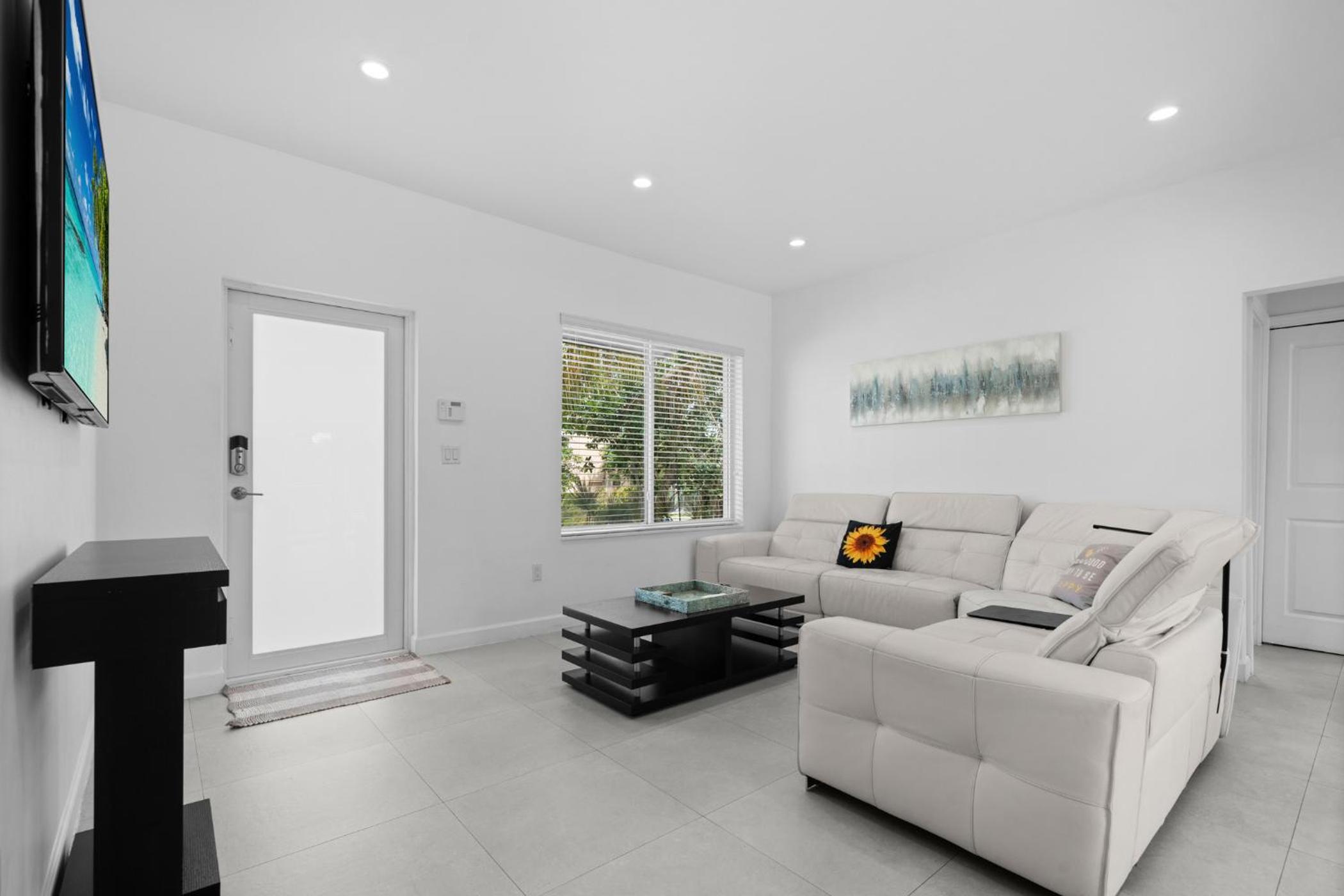 Three-Bedroom House photo 2