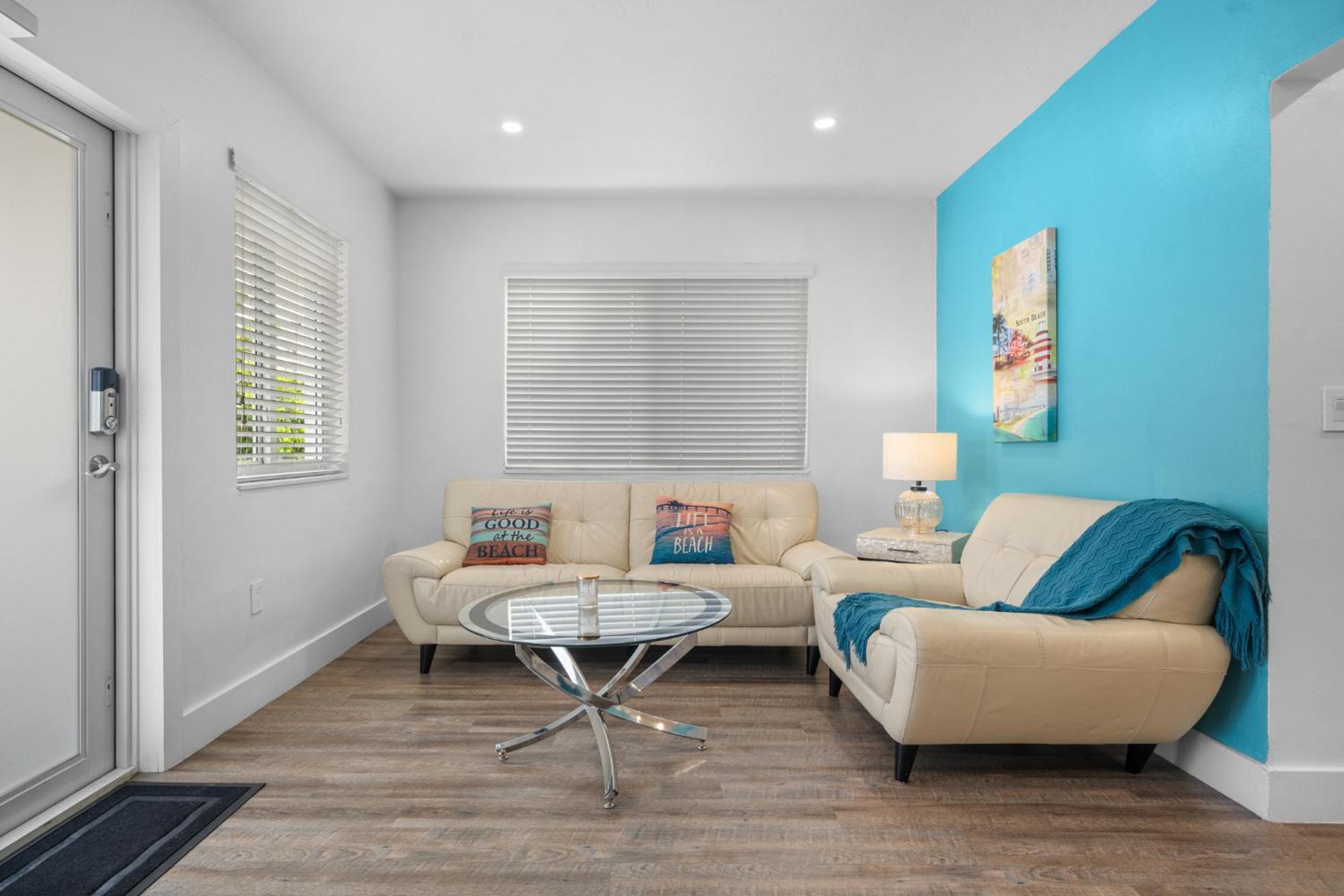 Three-Bedroom House photo 3