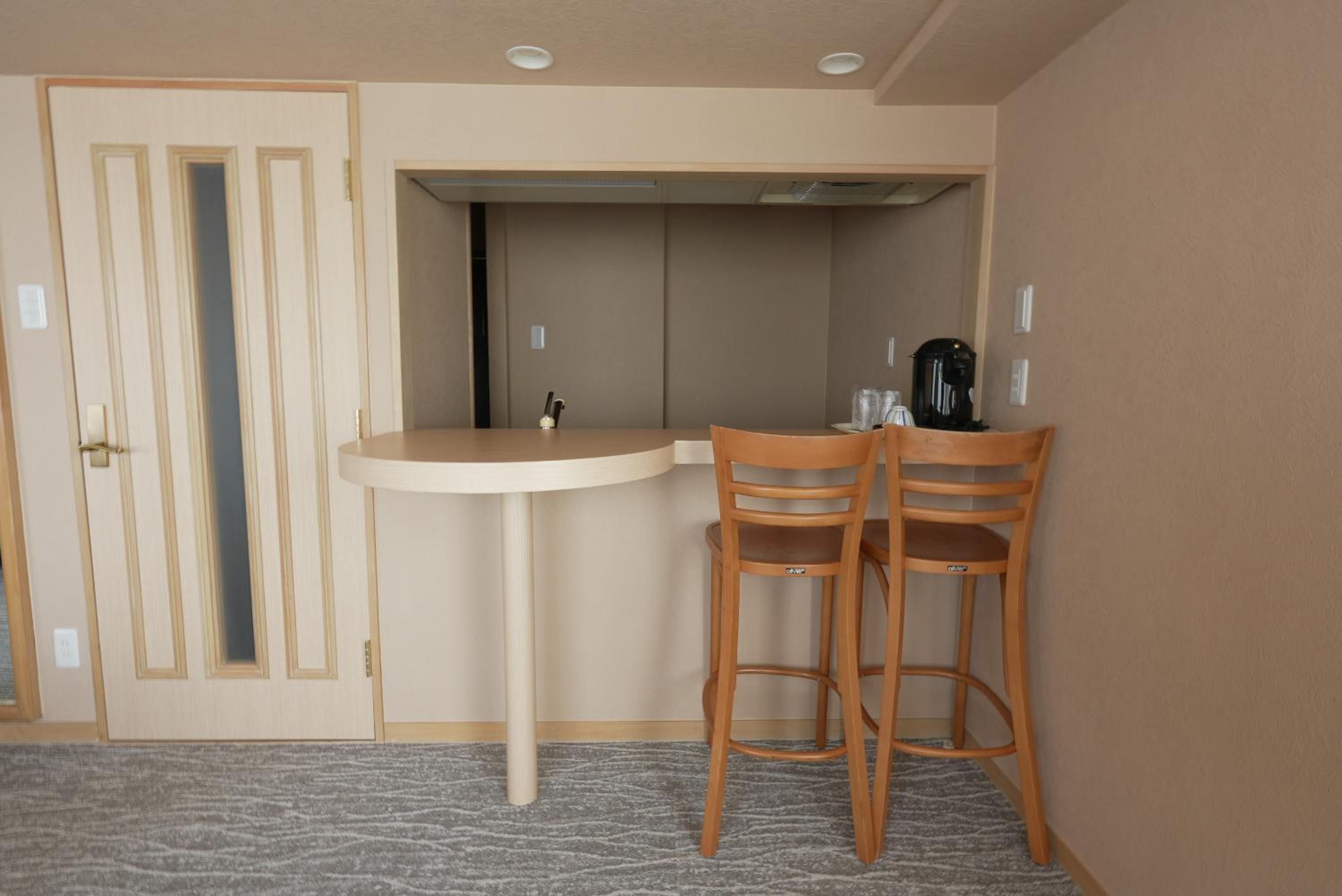 Suite - Photo 9
