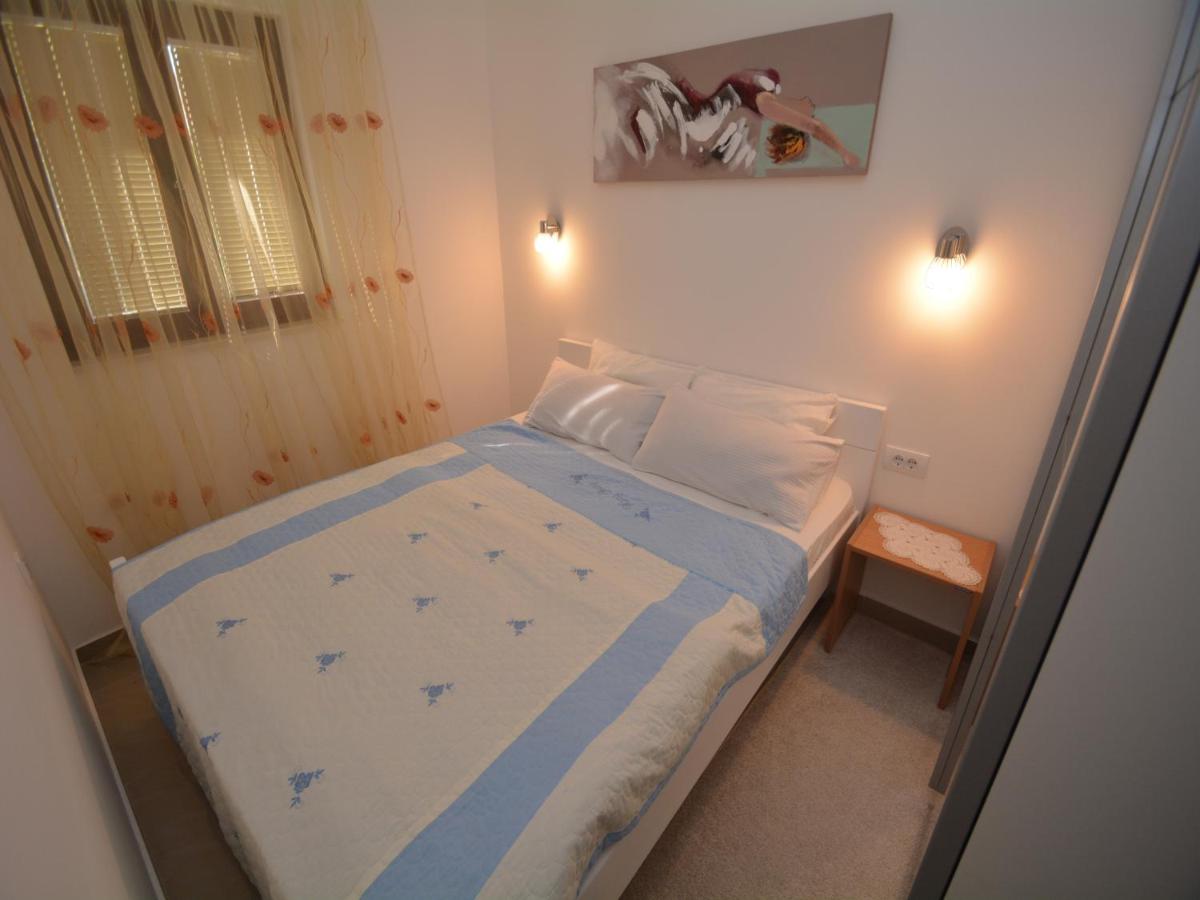 One-Bedroom Apartment with Balcony and Sea View - Photo 5