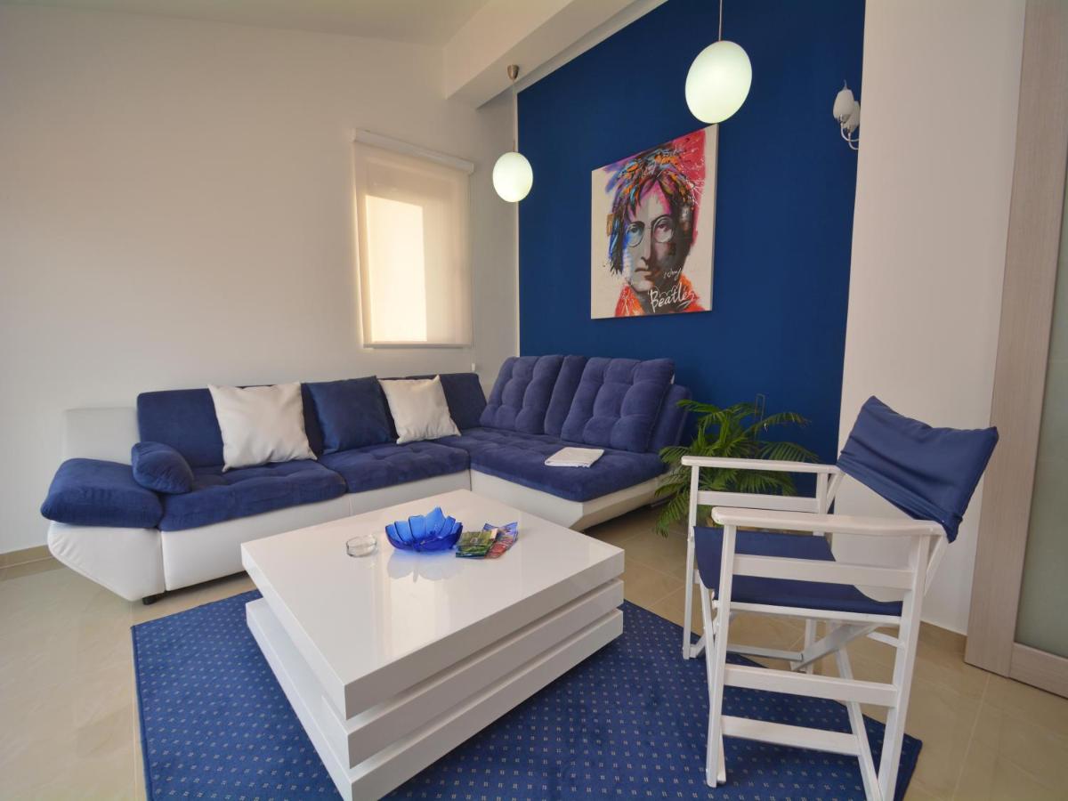 One-Bedroom Apartment with Balcony and Sea View - Photo 4