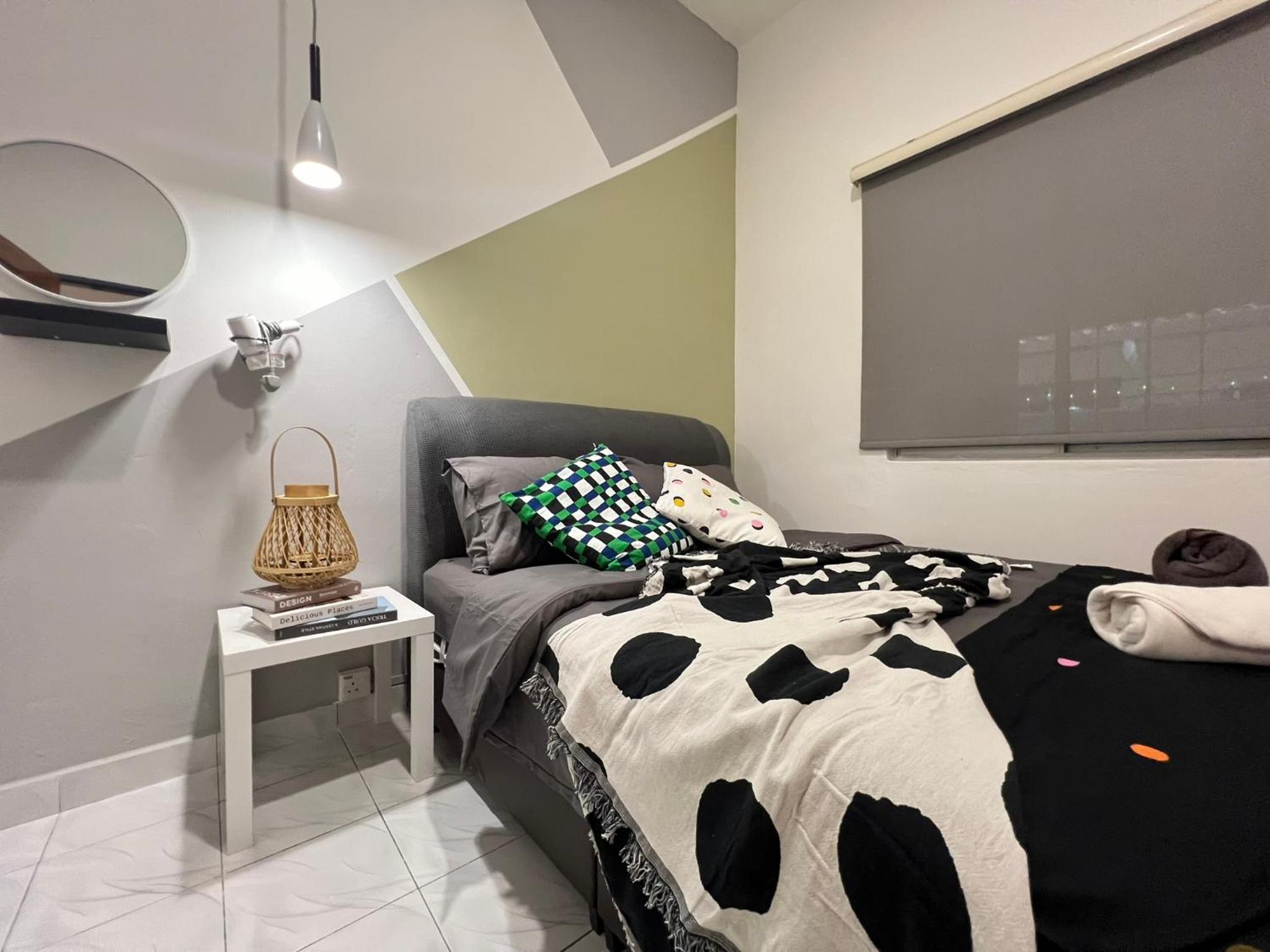 Five-Bedroom House photo 2