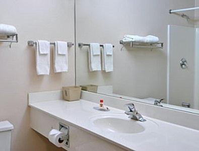 King Room - Non-Smoking - Photo 3