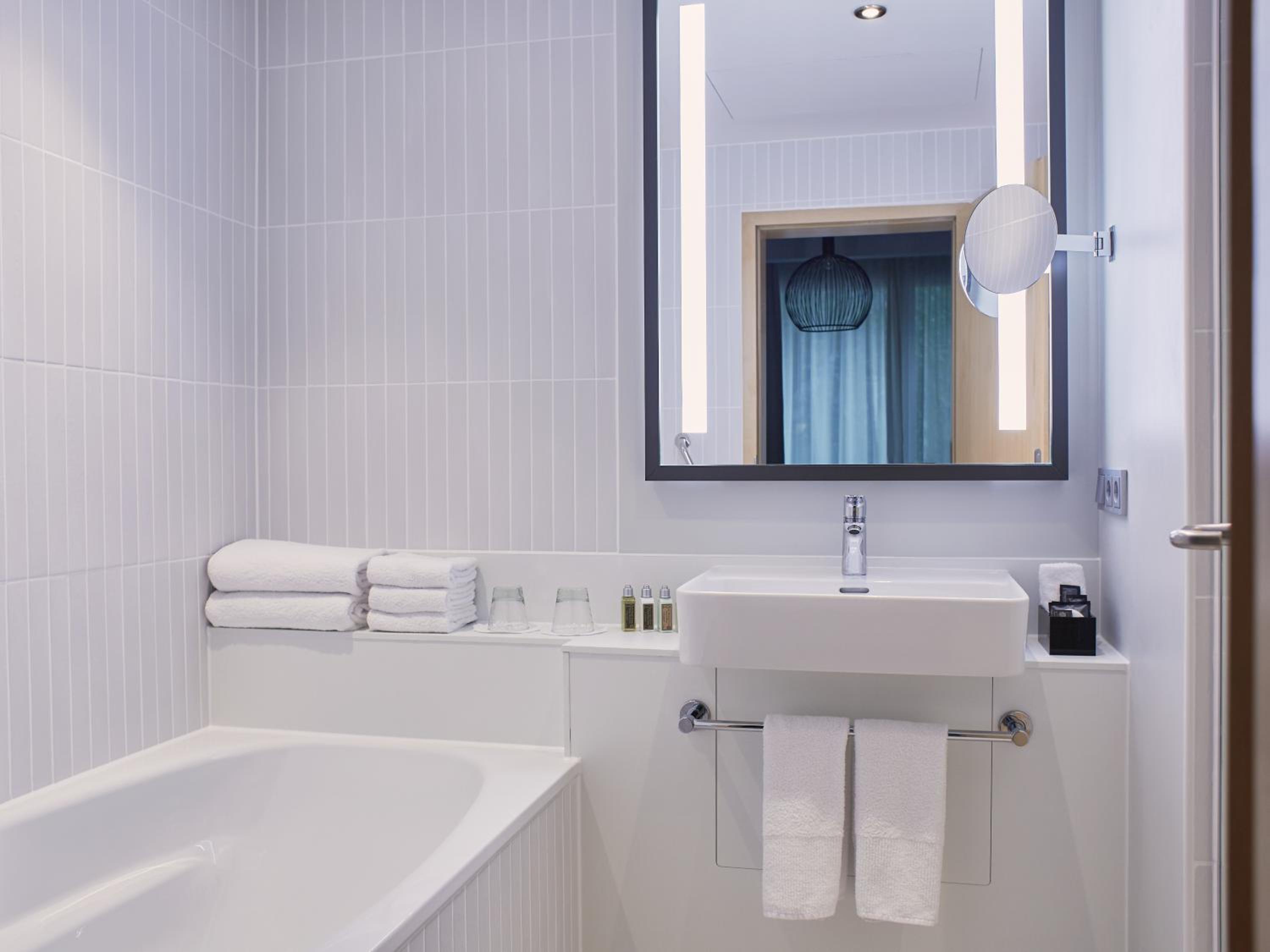 Junior Suite with Cathedral View - Photo 4