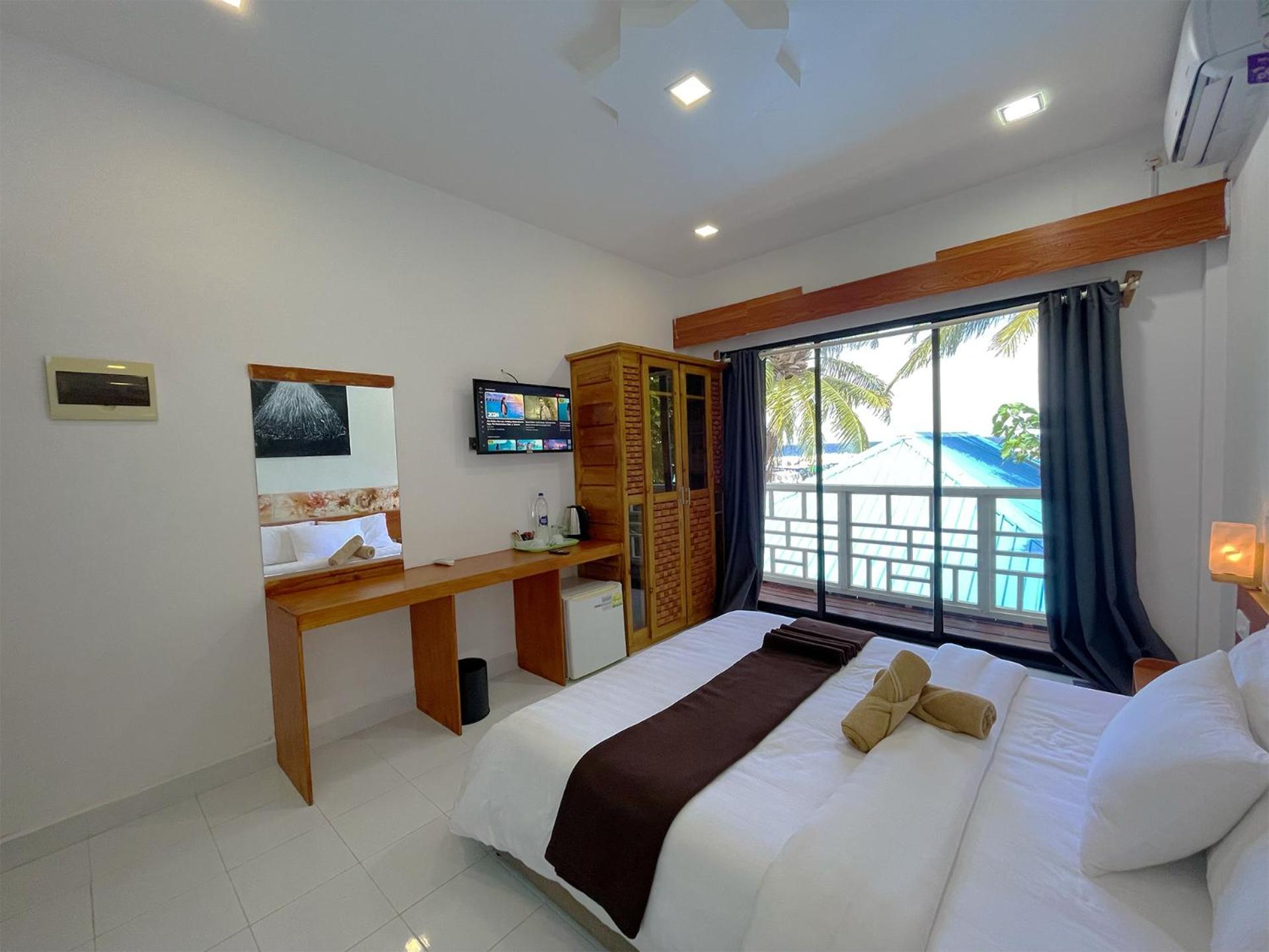 Premier Superior Double Room with Partial Sea View & Balcony photo 1