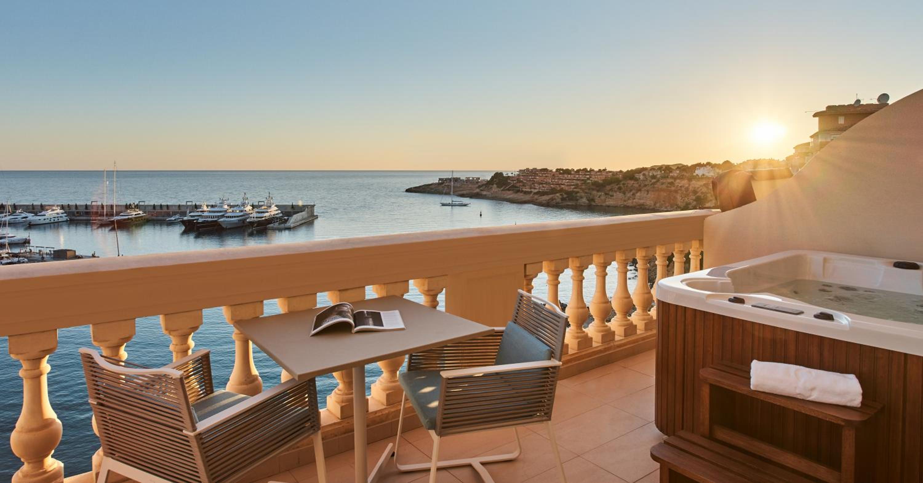 Junior Suite with Sea View and Hot Tub