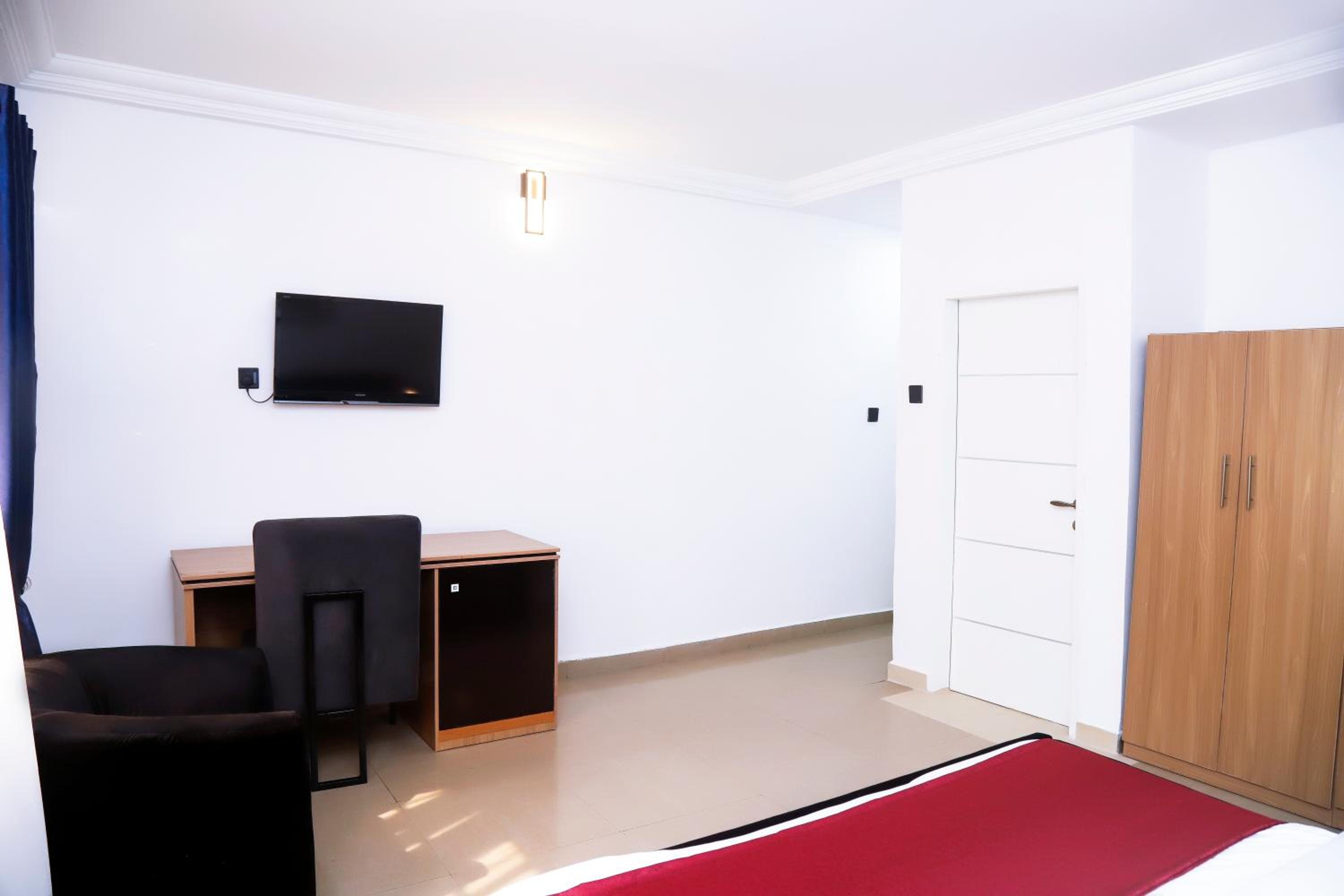 Deluxe King Room photo 2