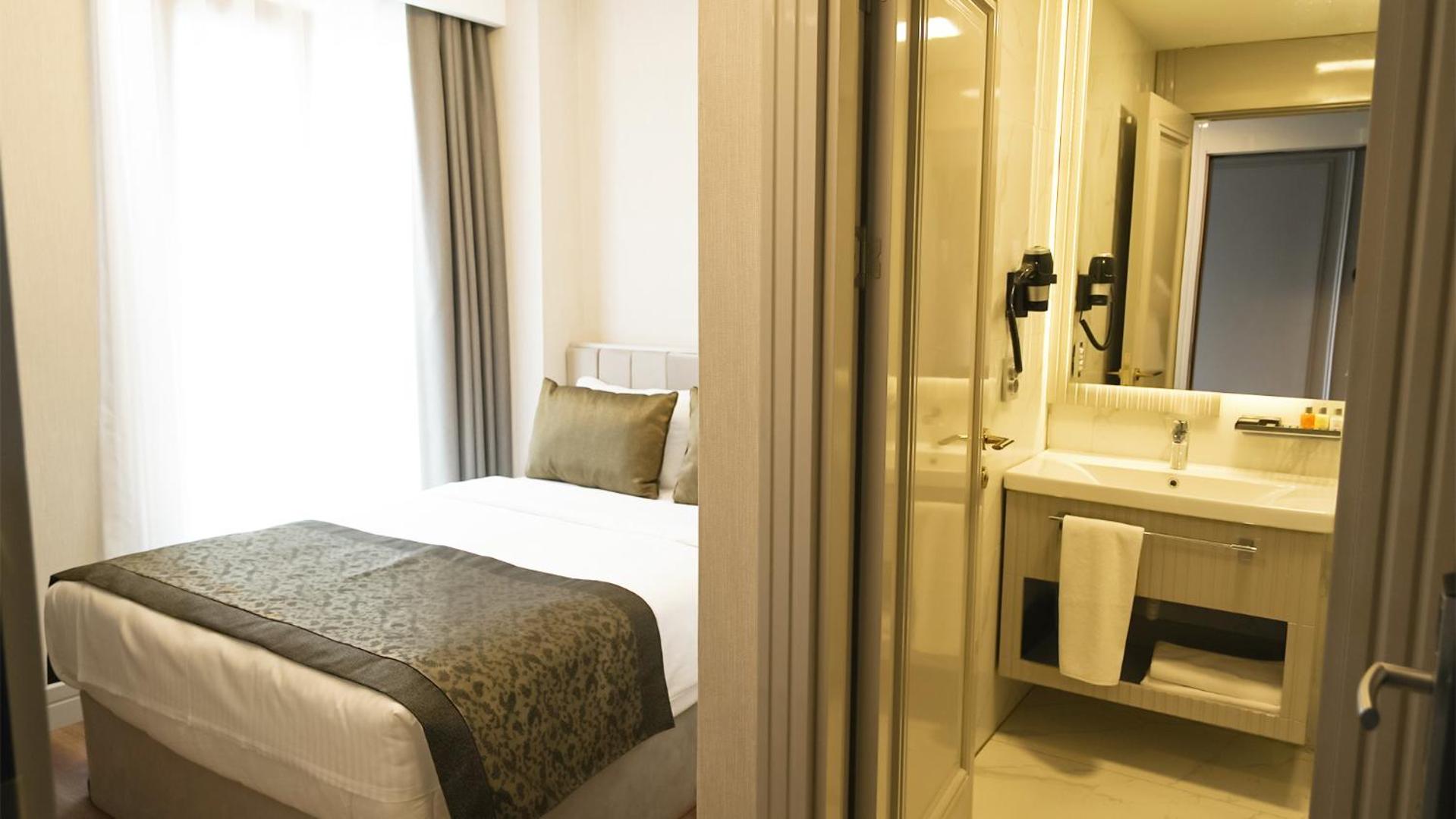 Small Double Room photo 1