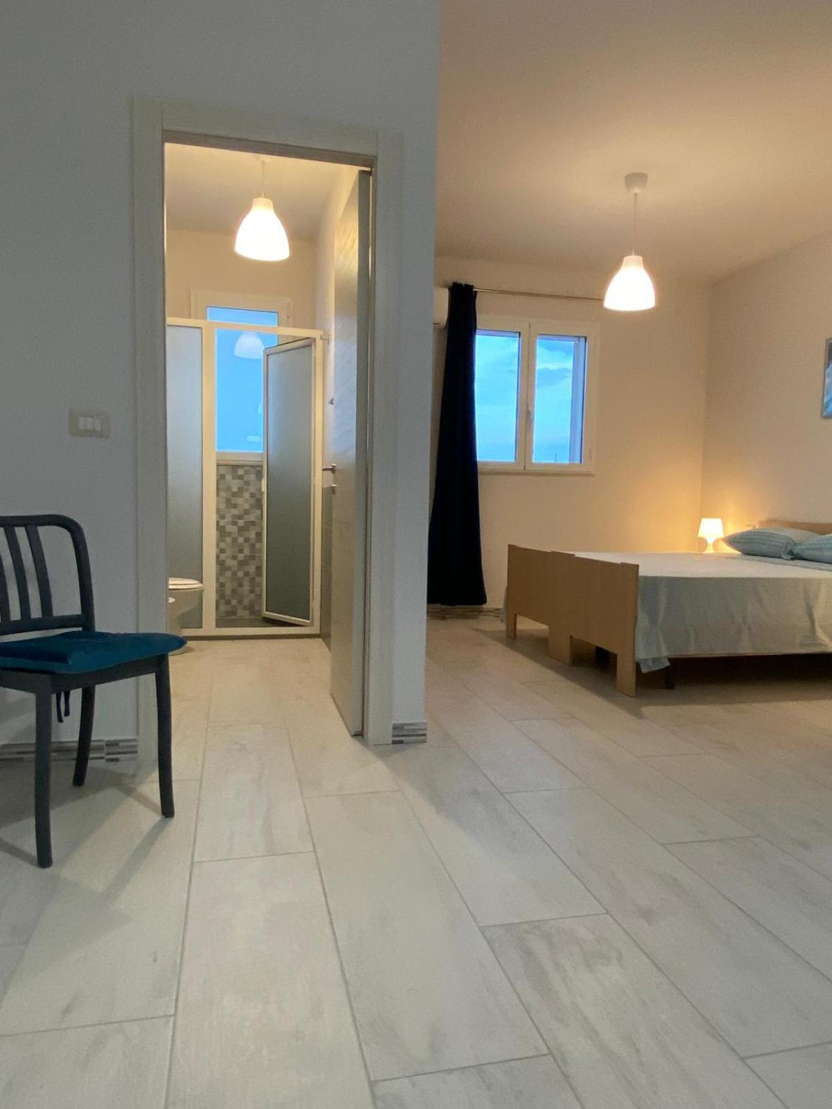 Large Double Room photo 2
