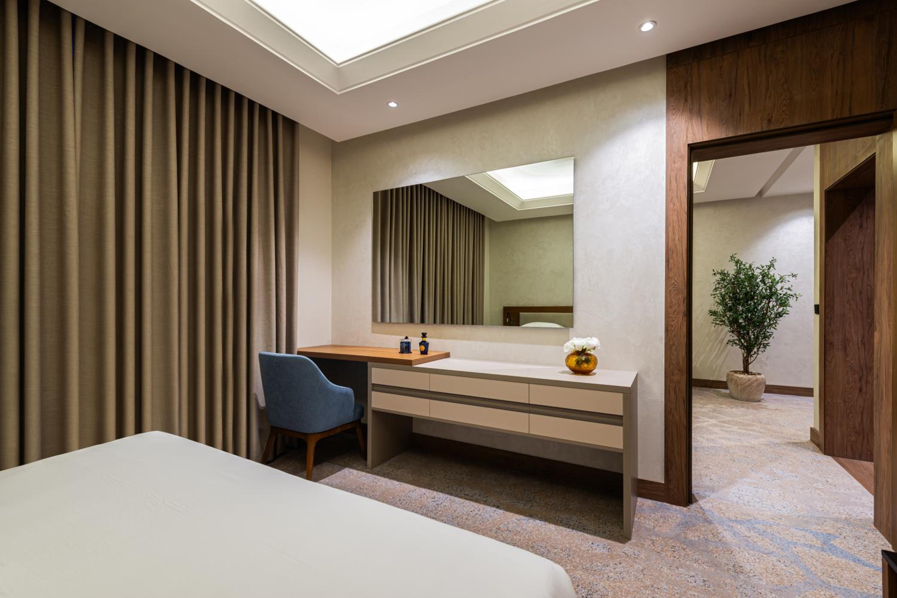 Executive Suite thumbnail 6