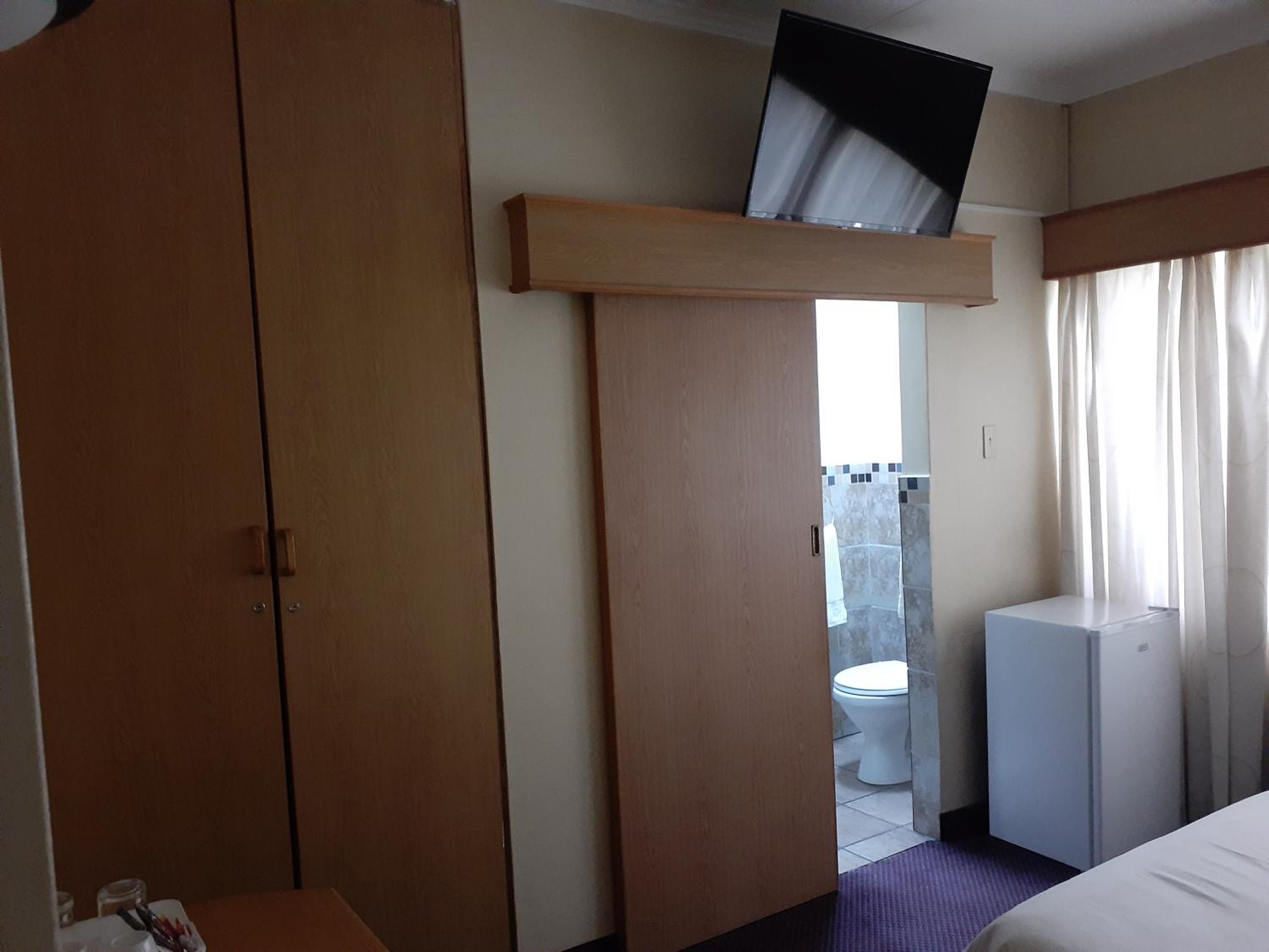 Standard Double Room - Photo 4