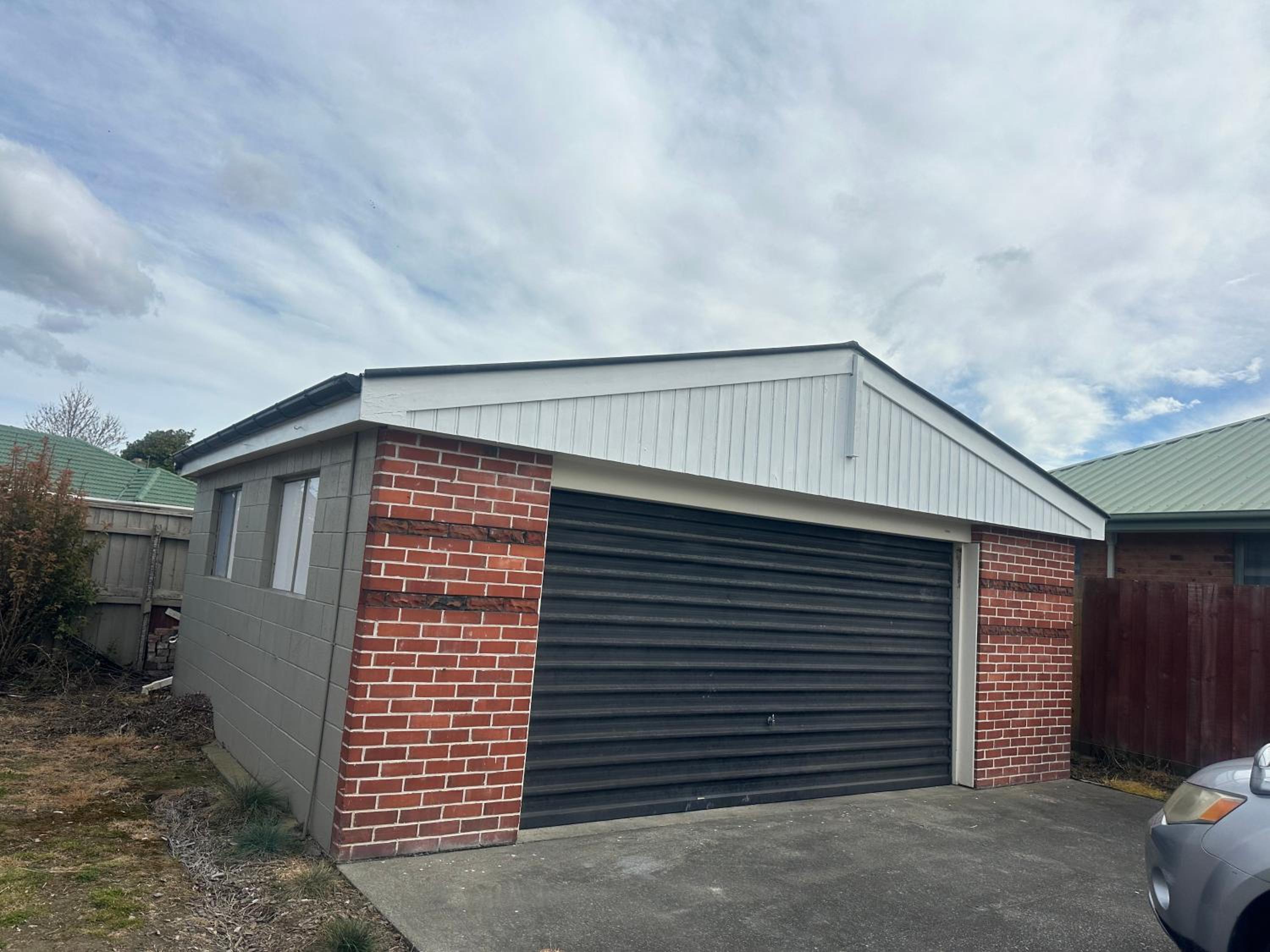 Five-Bedroom House - Photo 8