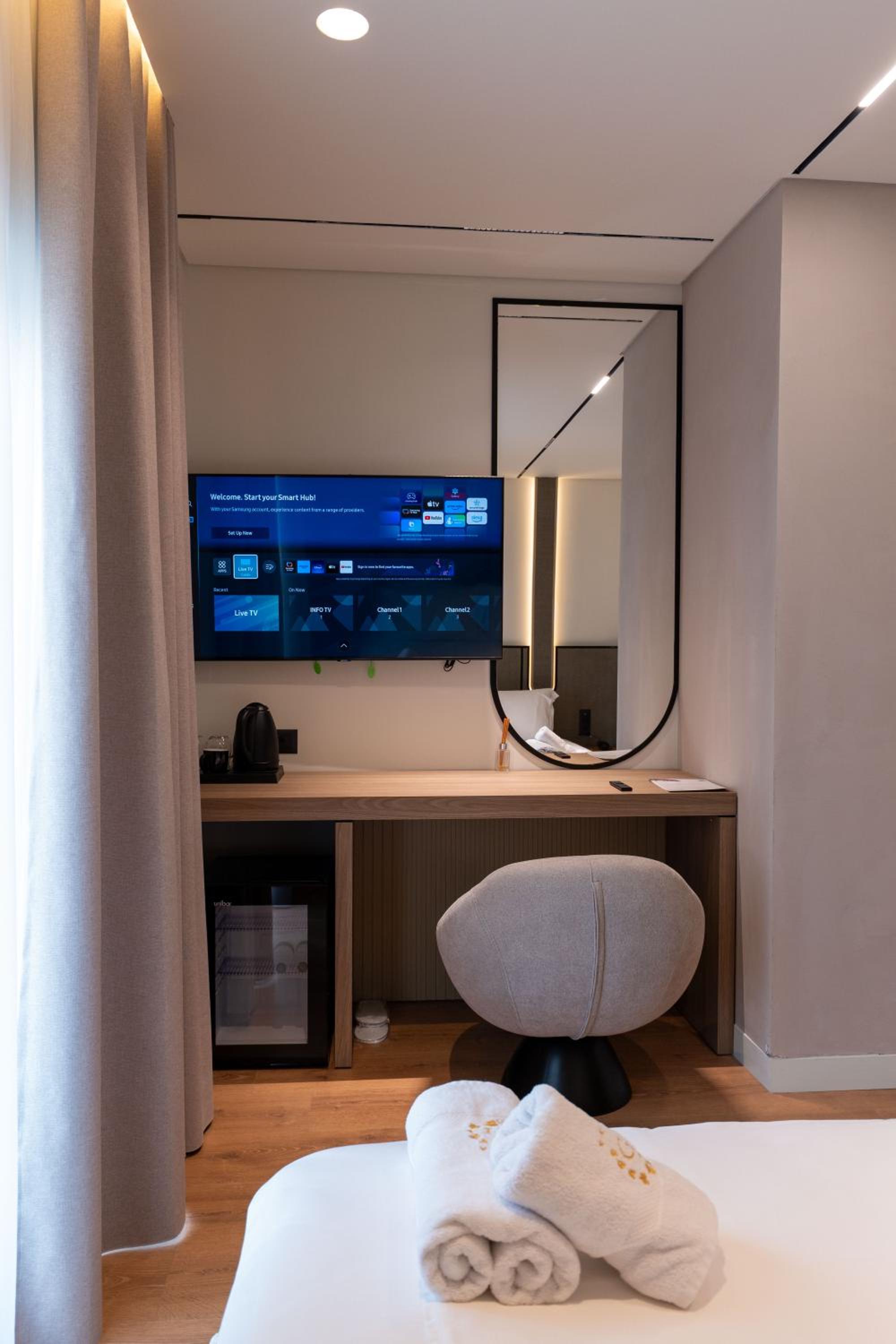 Suite with Side Sea View