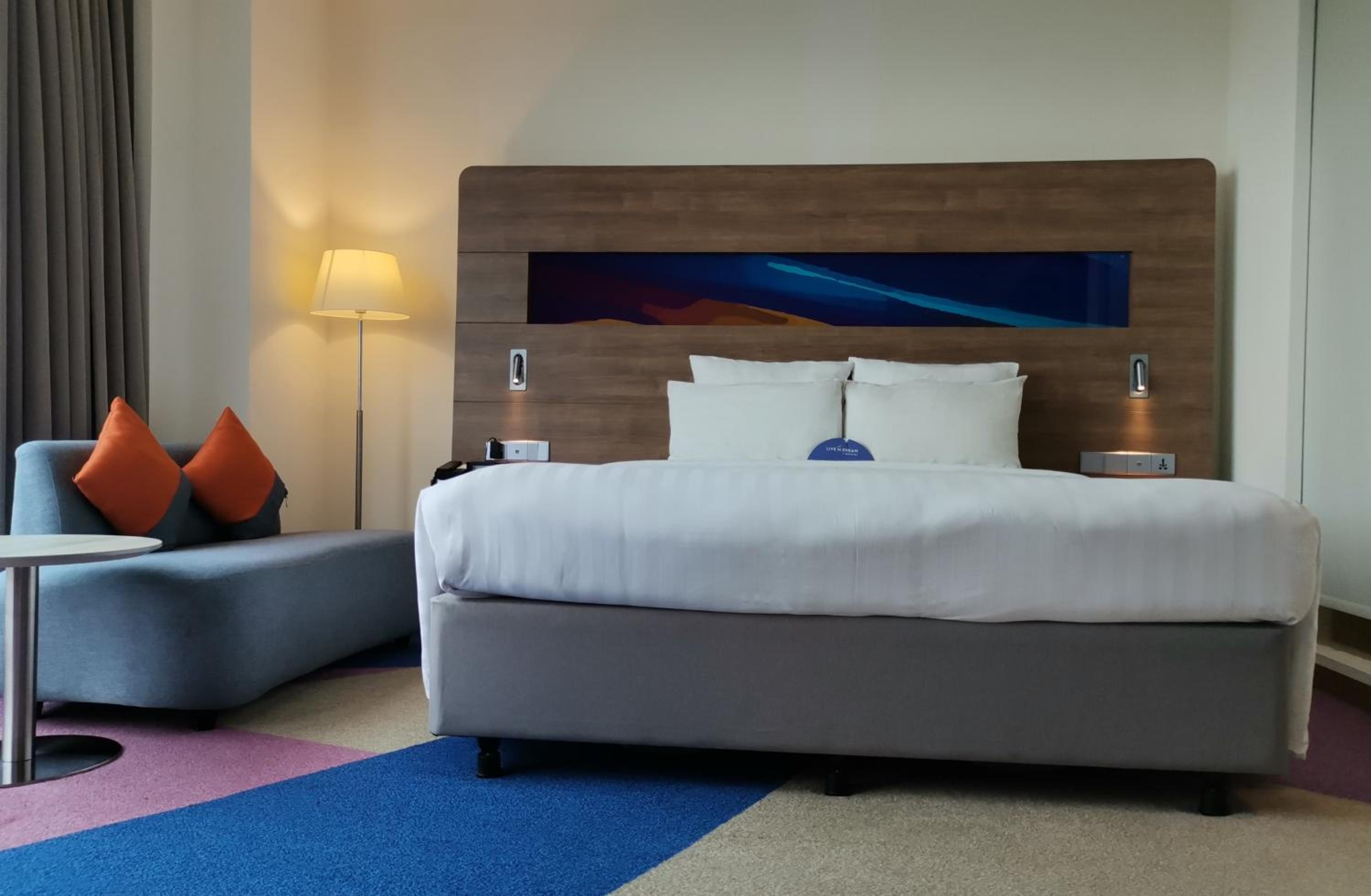 Grand Deluxe Room with King Bed photo 3
