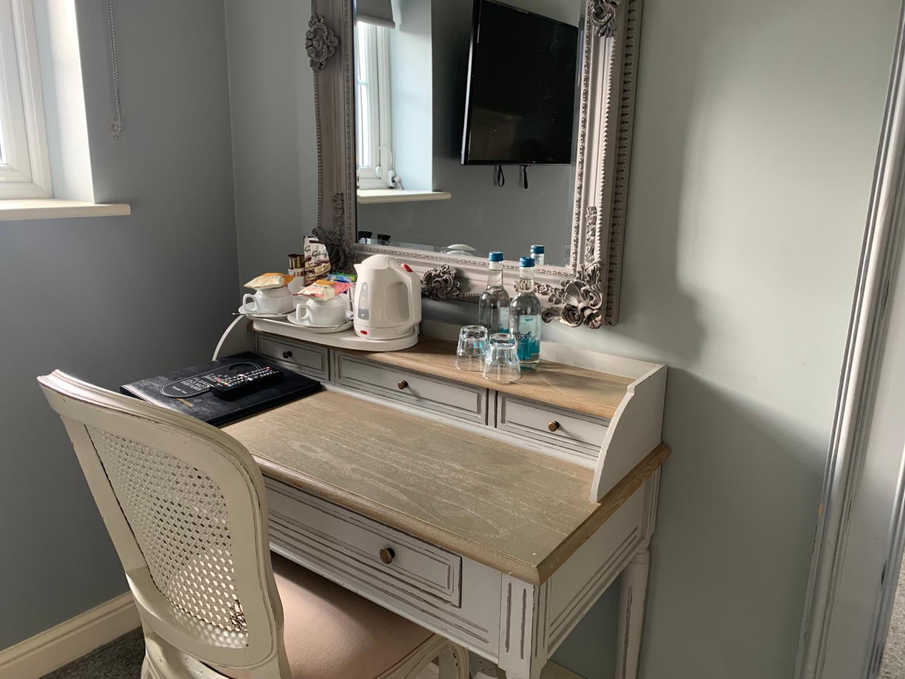 Deluxe Double or Twin Room - Photo 6