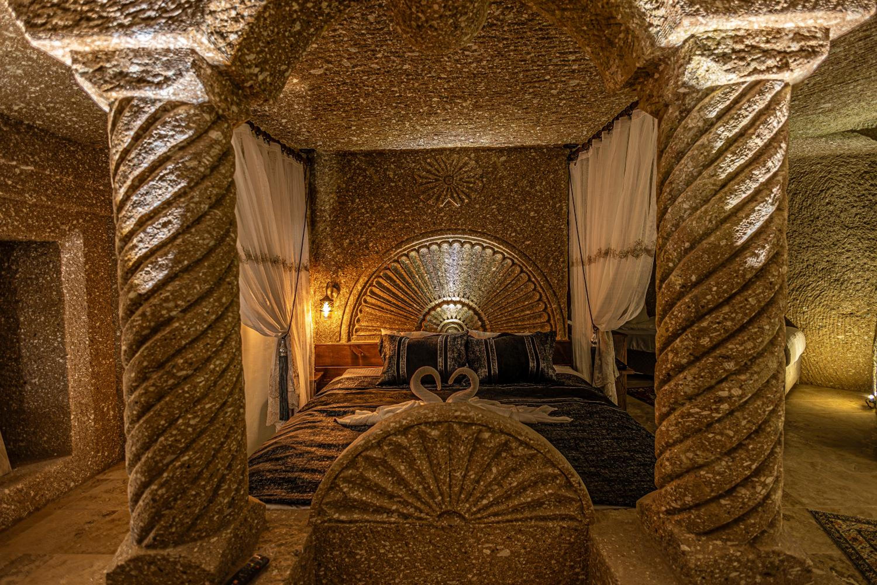 Deluxe King Suite photo 1