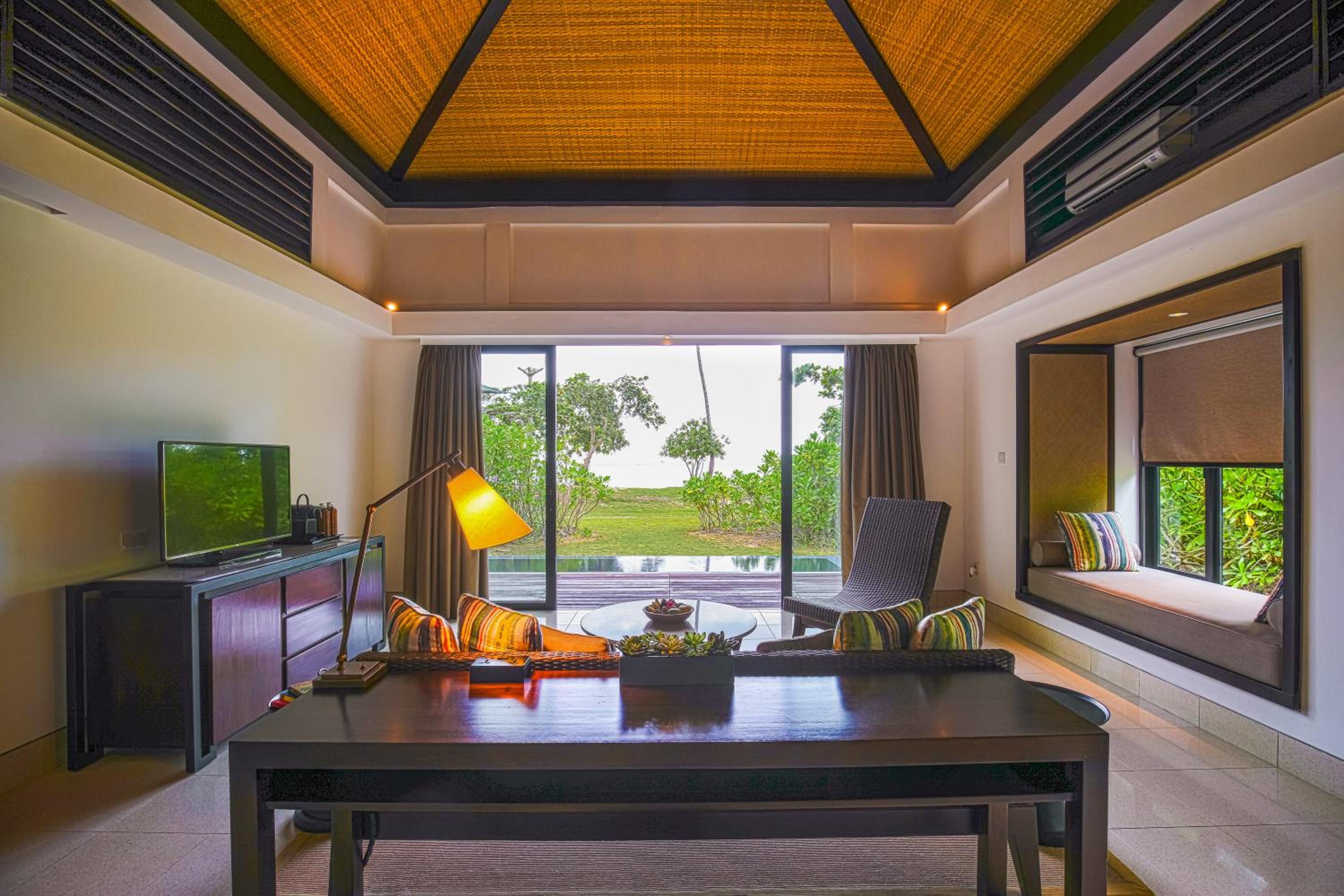 One-Bedroom Beachfront Villa  photo 3