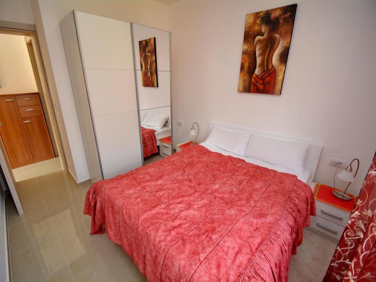 Two-Bedroom Apartment with Balcony and Sea View - Photo 9