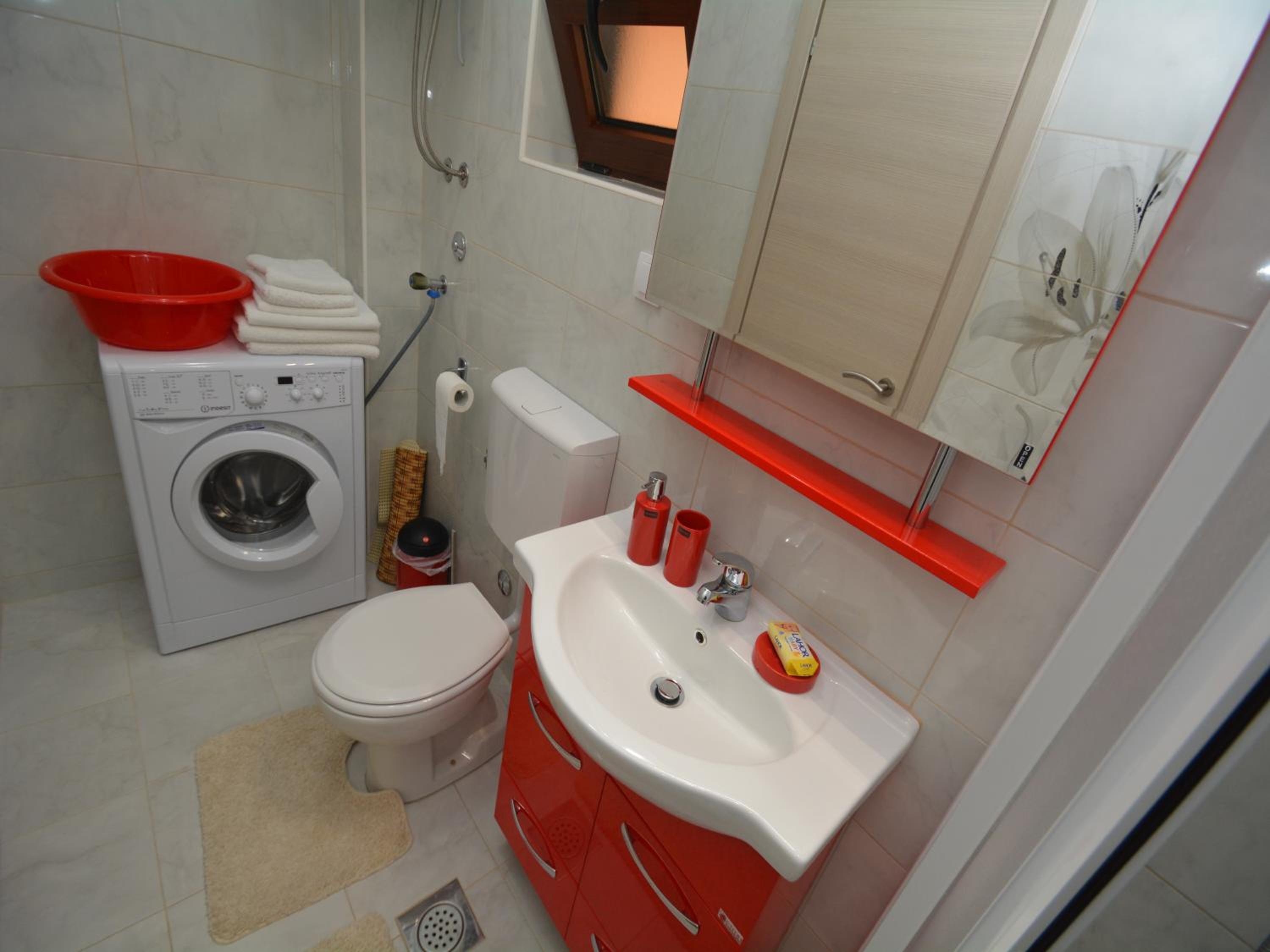 Two-Bedroom Apartment with Balcony and Sea View - Photo 10