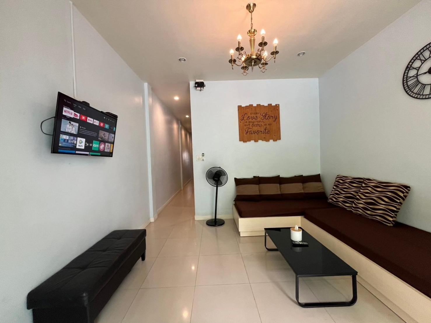 Two-Bedroom House - Photo 23