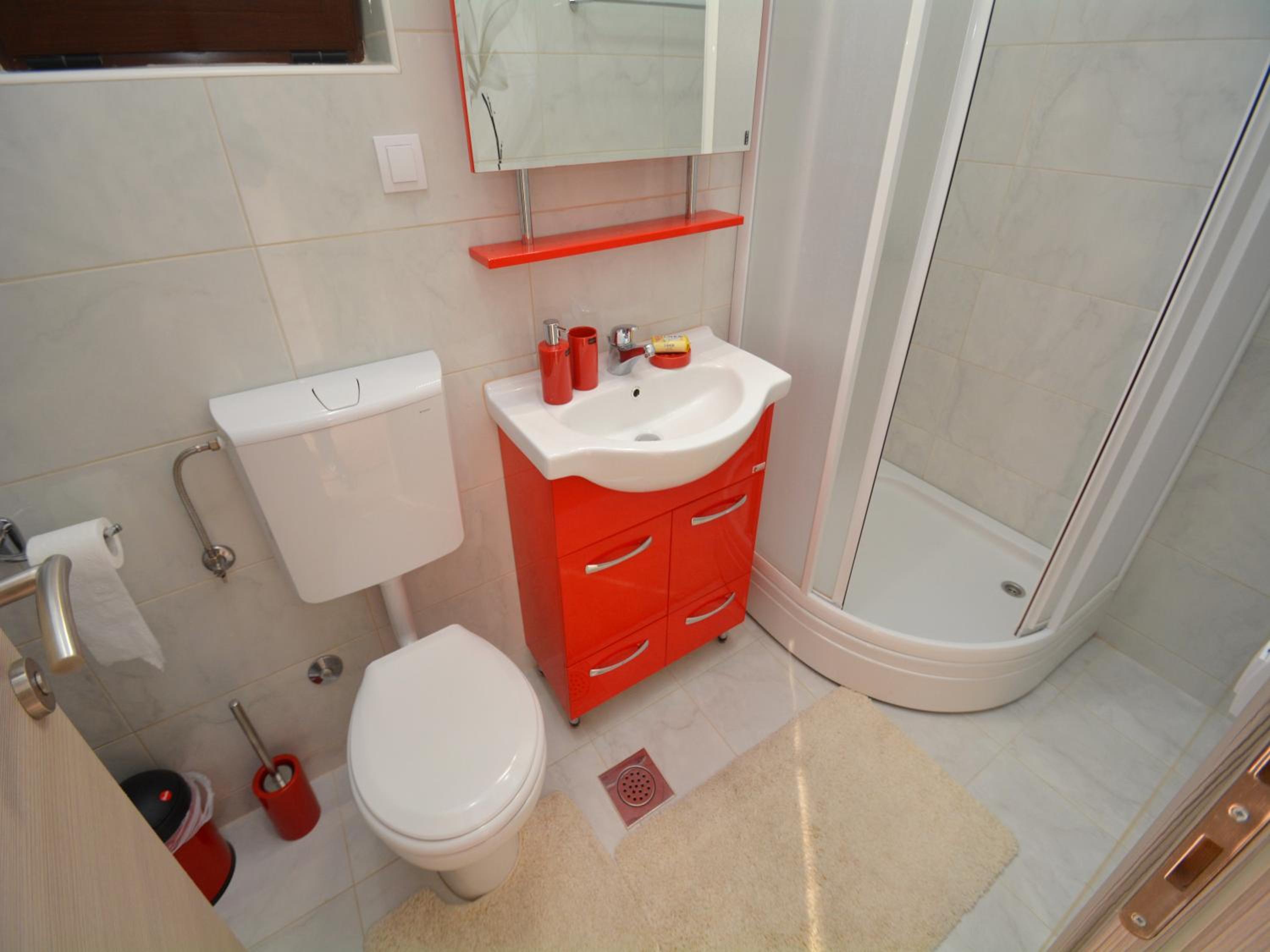 Two-Bedroom Apartment with Balcony and Sea View - Photo 11