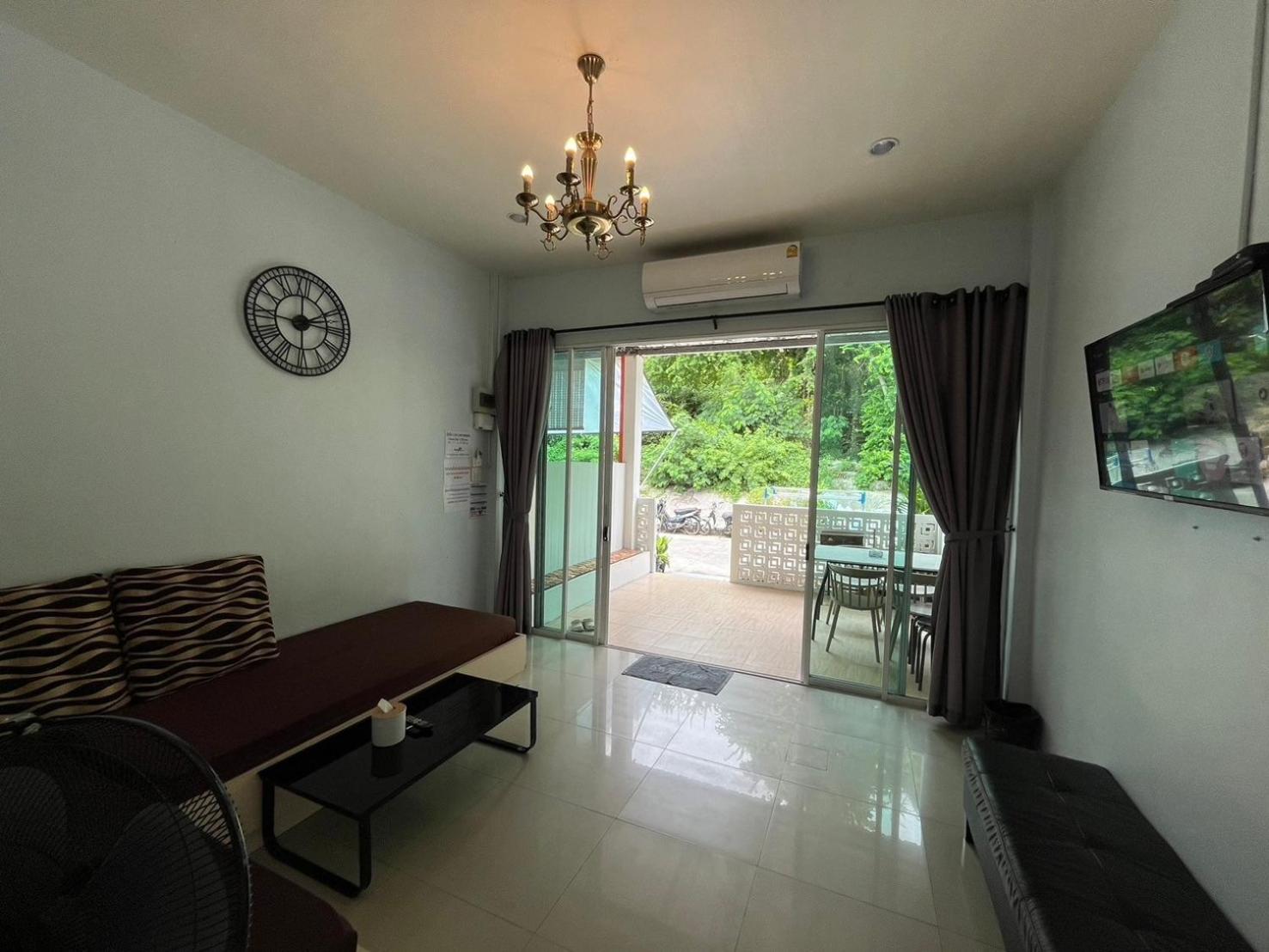 Two-Bedroom House - Photo 11