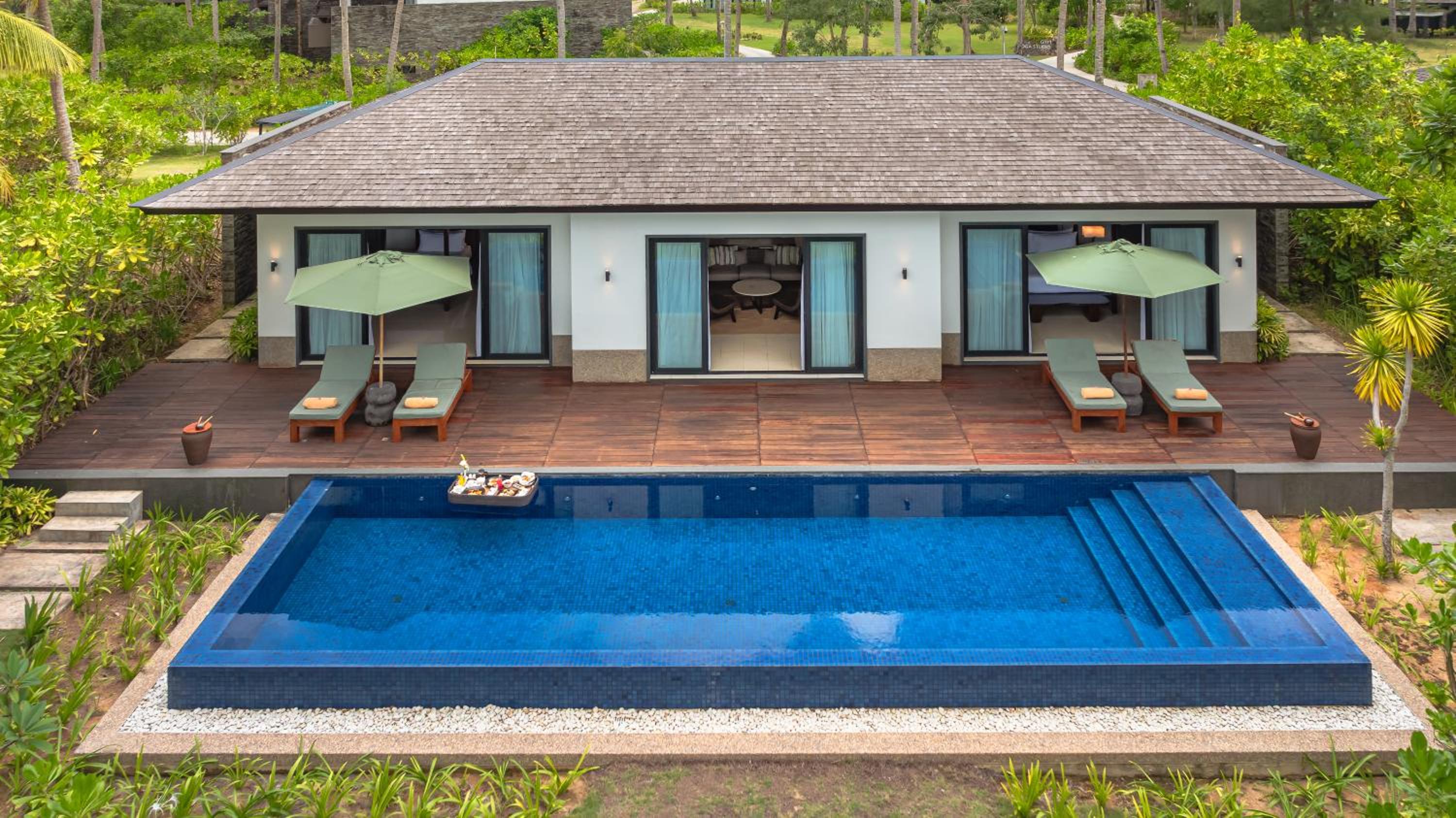Two Bedroom Deluxe Beachfront Villa  photo 2