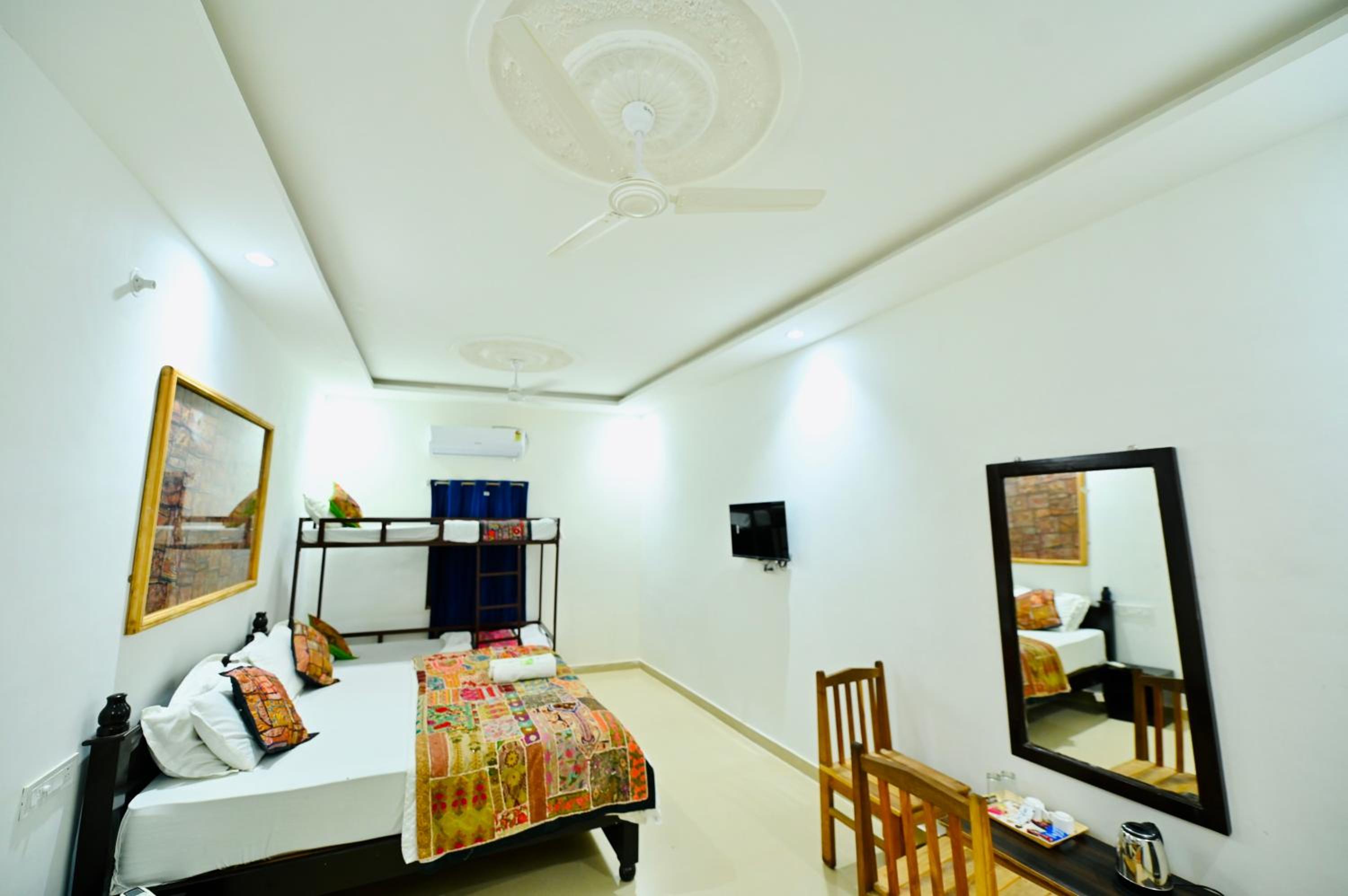 Family Room - Photo 3