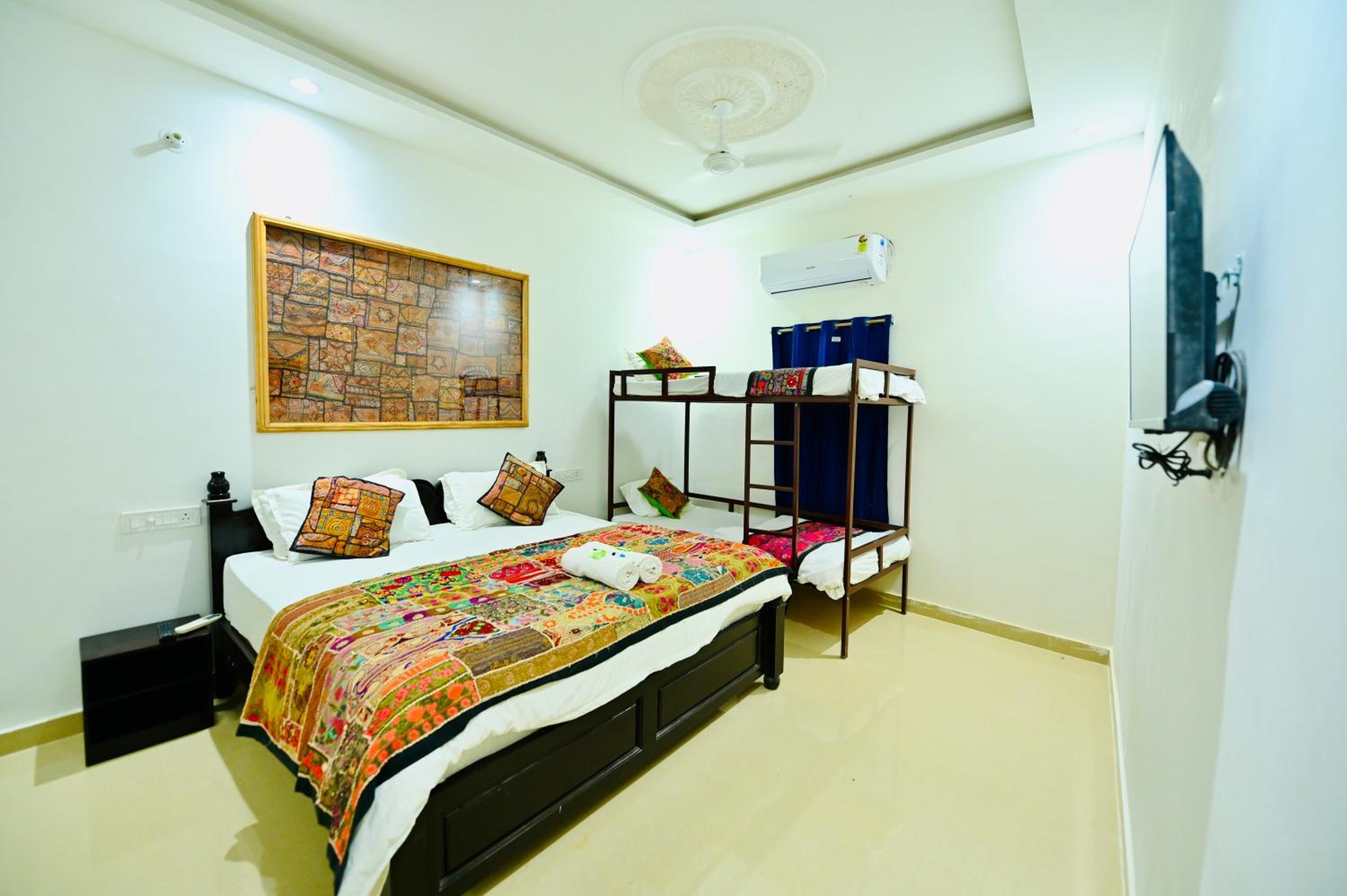 Family Room - Photo 6