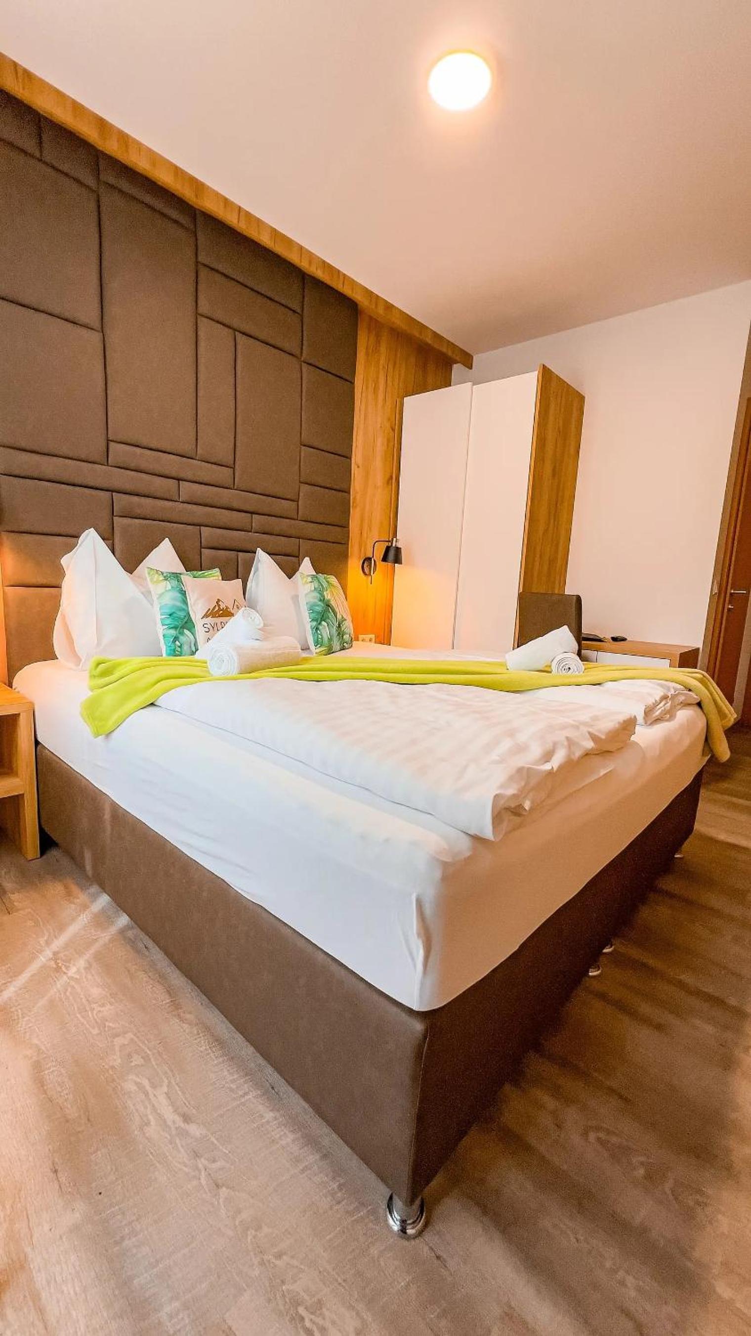 Standard Queen Room