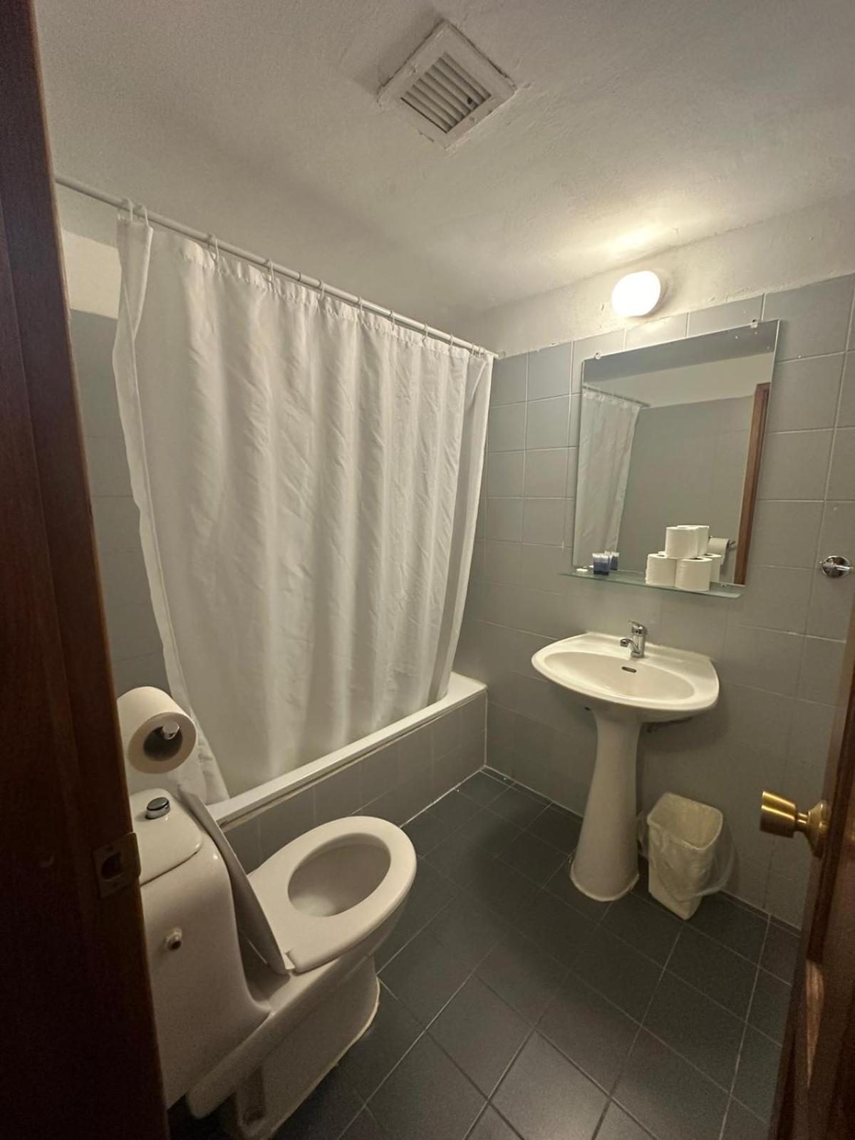 Standard Double Room - Photo 3
