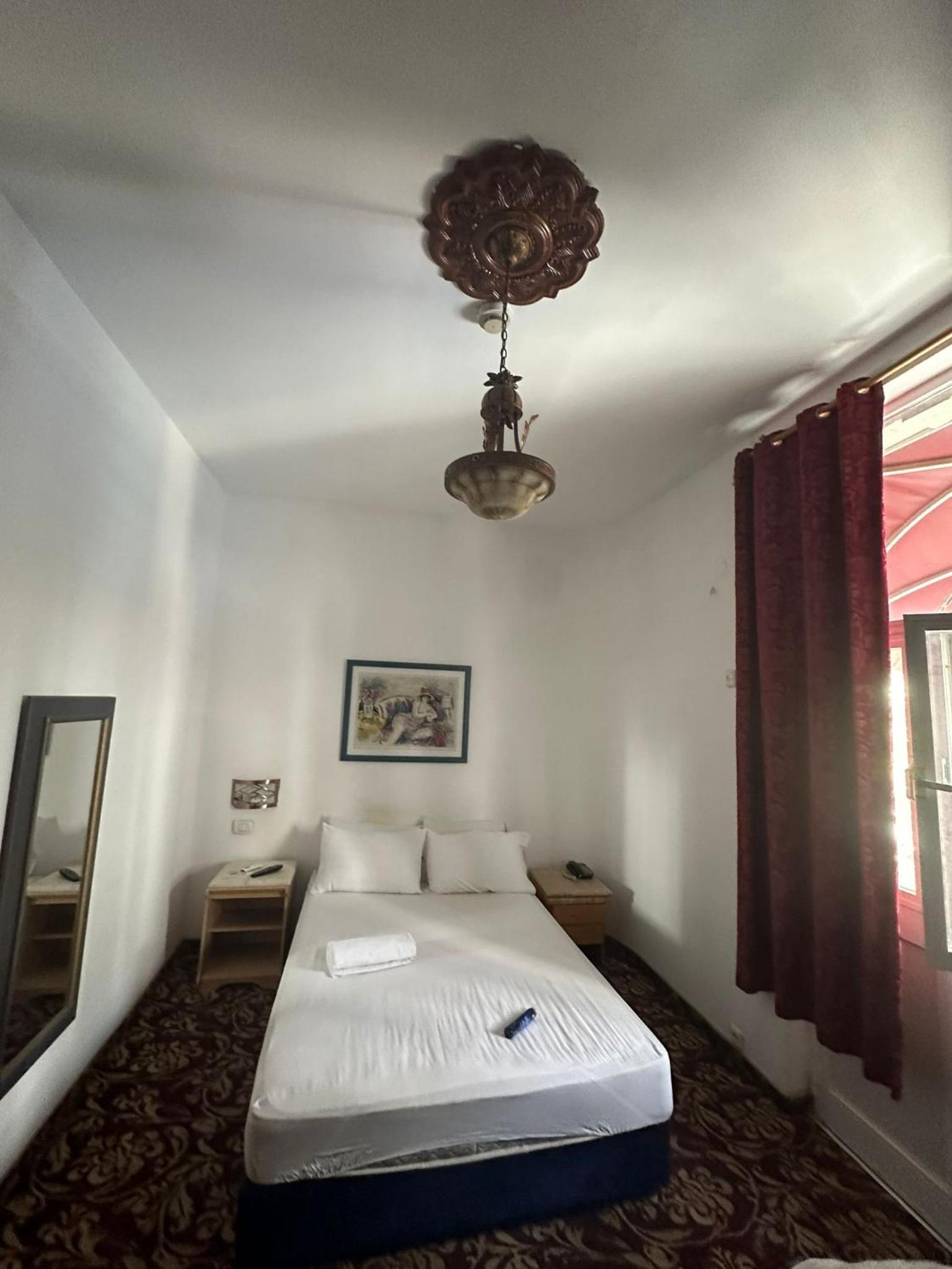Standard Double Room - Photo 4