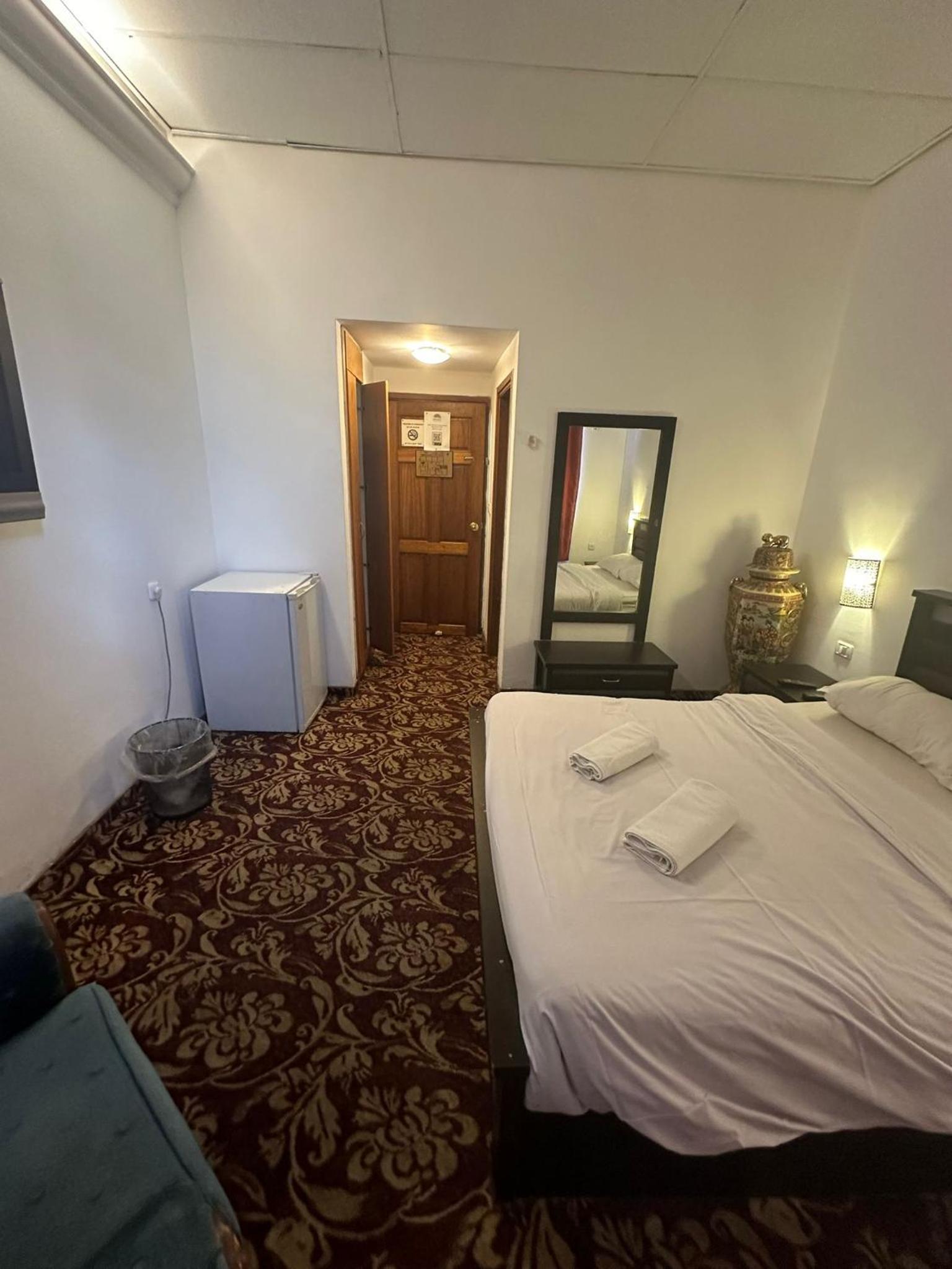 Standard Double Room - Photo 24
