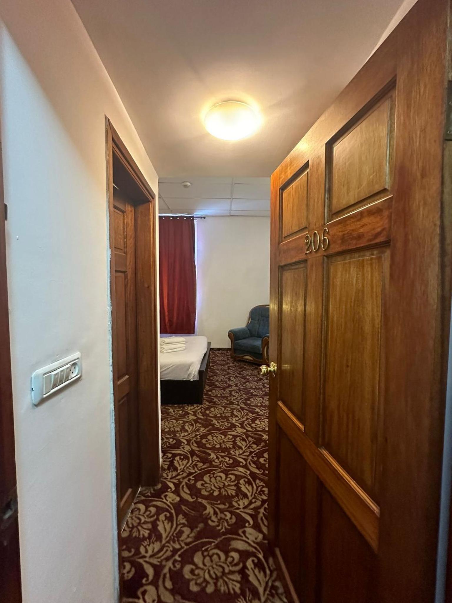 Superior Double Room with Balcony - Photo 6