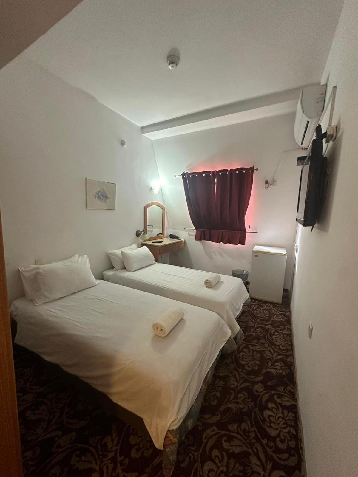 Standard Twin Room - Photo 4