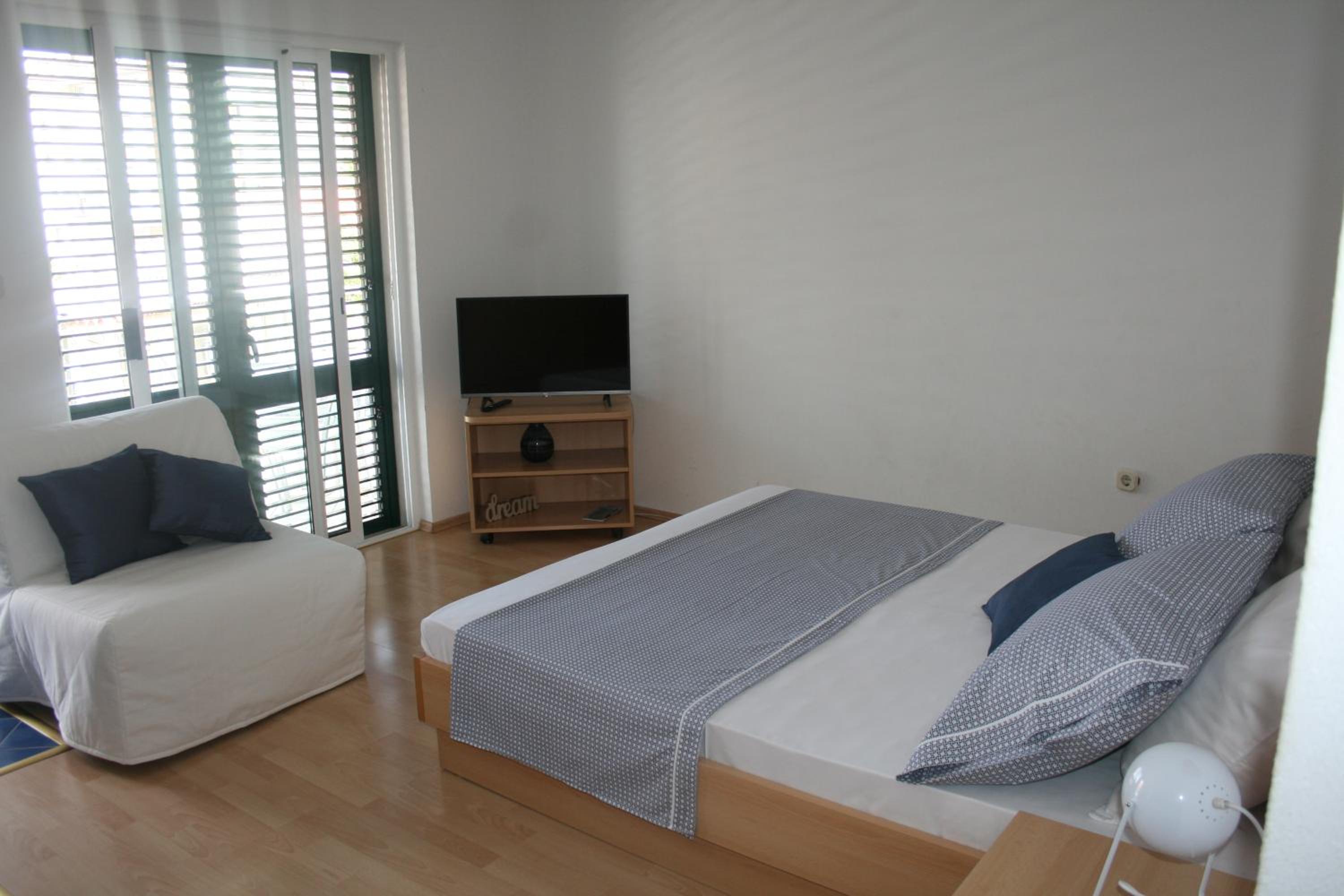 One-Bedroom Apartment with Balcony