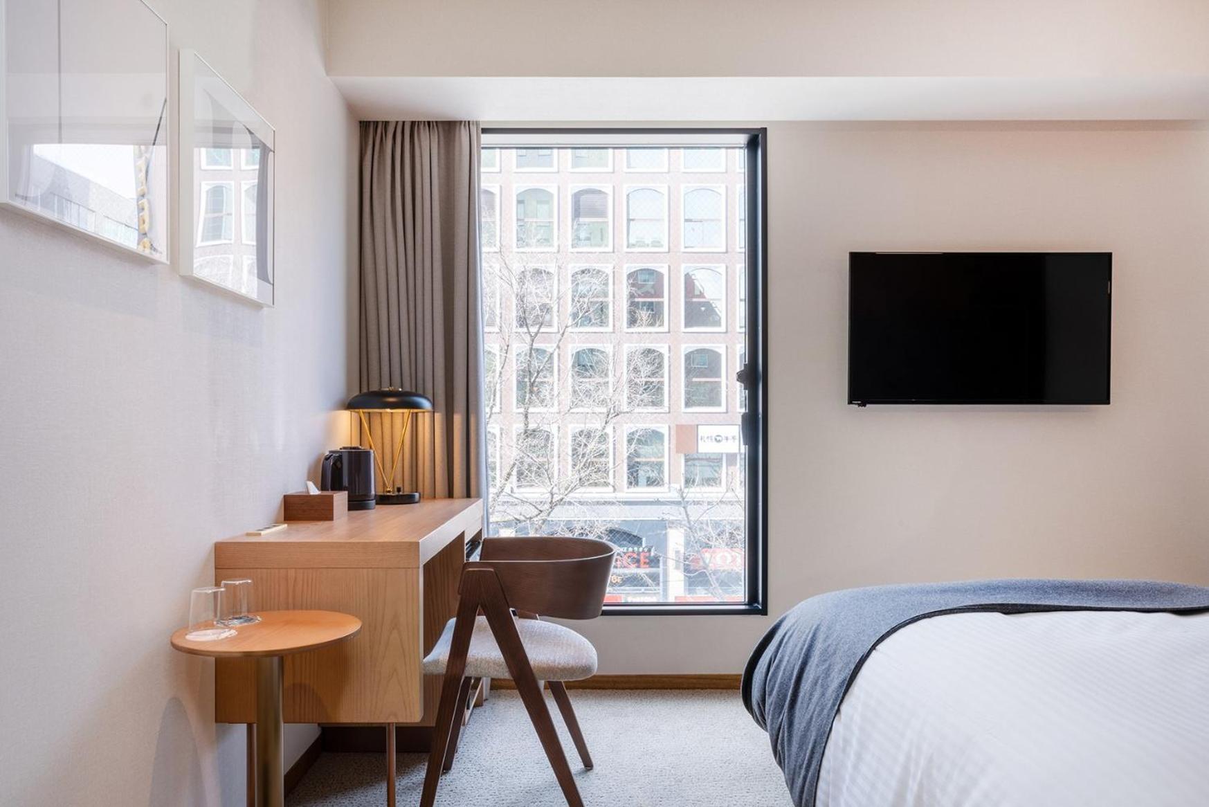 Superior Twin Room with Tram & City view - Photo 1