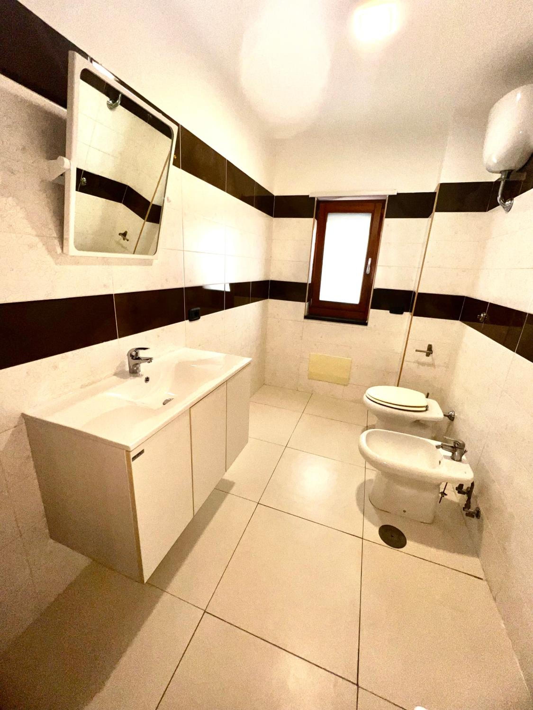 Three-Bedroom Apartment with Mountain View photo 2