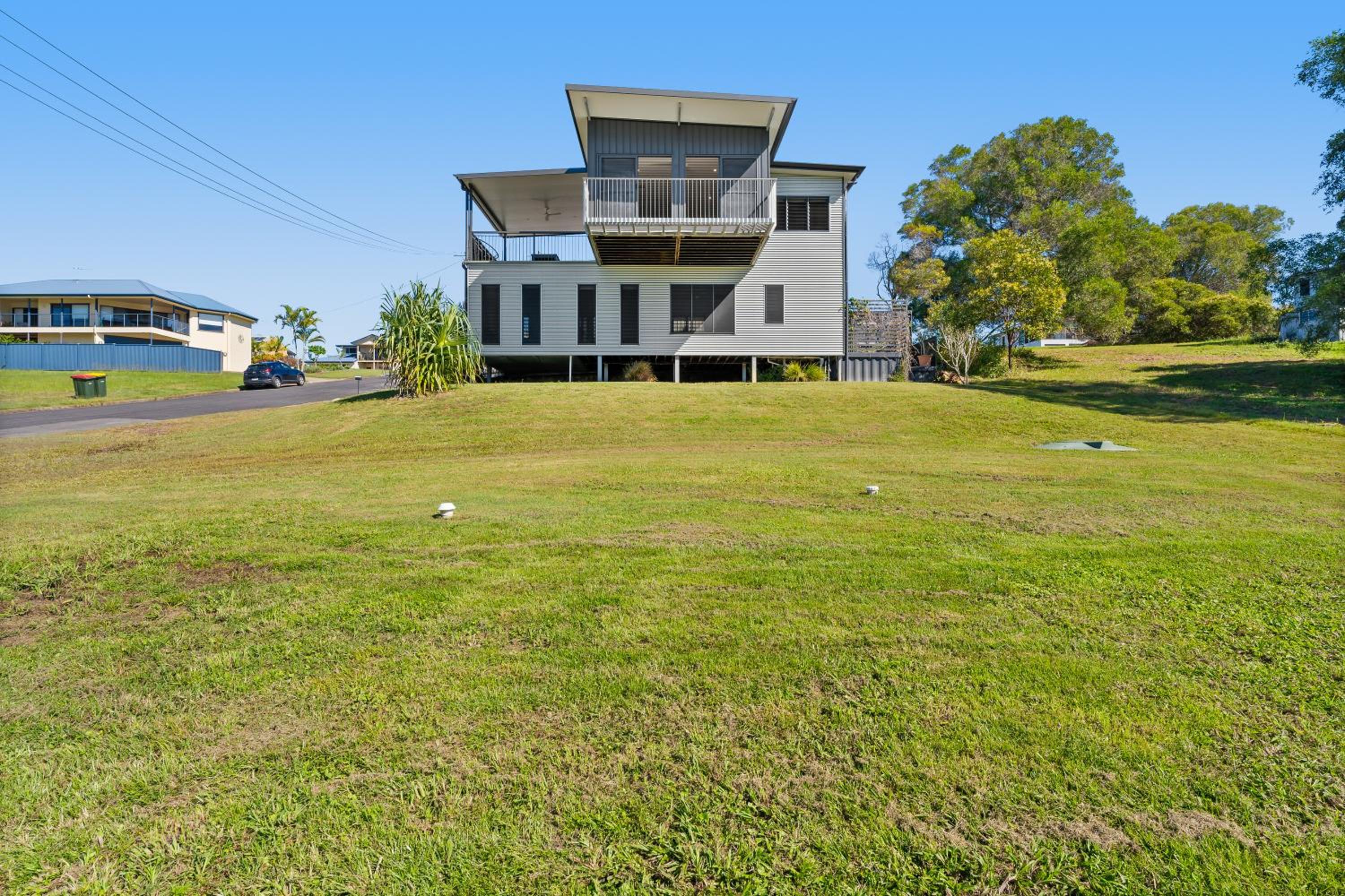 Three-Bedroom House photo 2