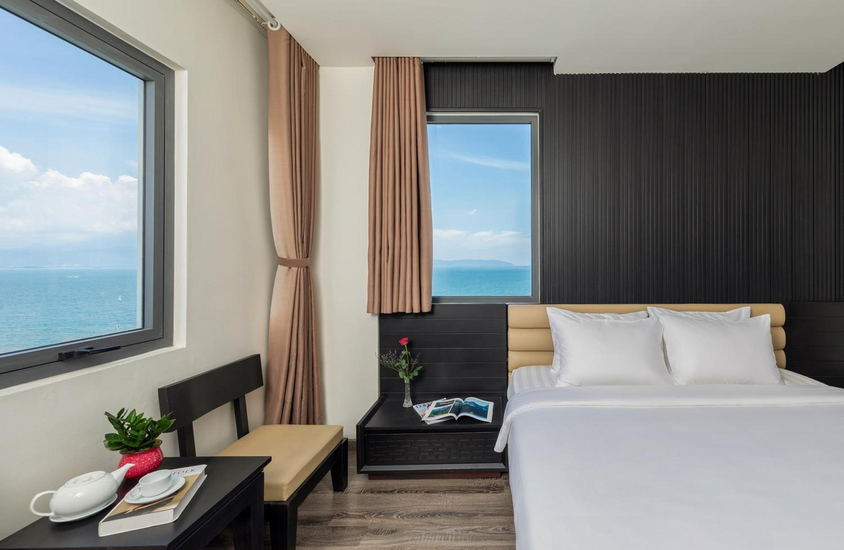 Deluxe Double or Twin Room with City View