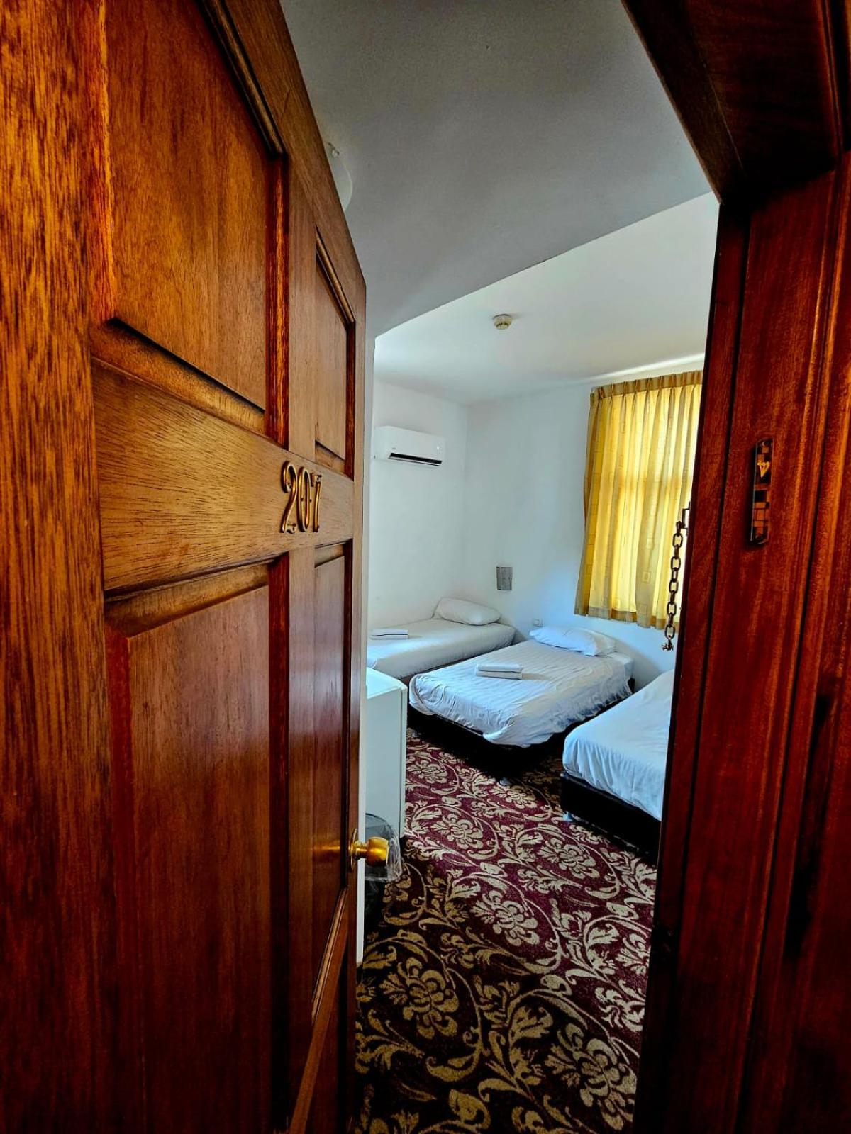 Standard Triple Room - Photo 9
